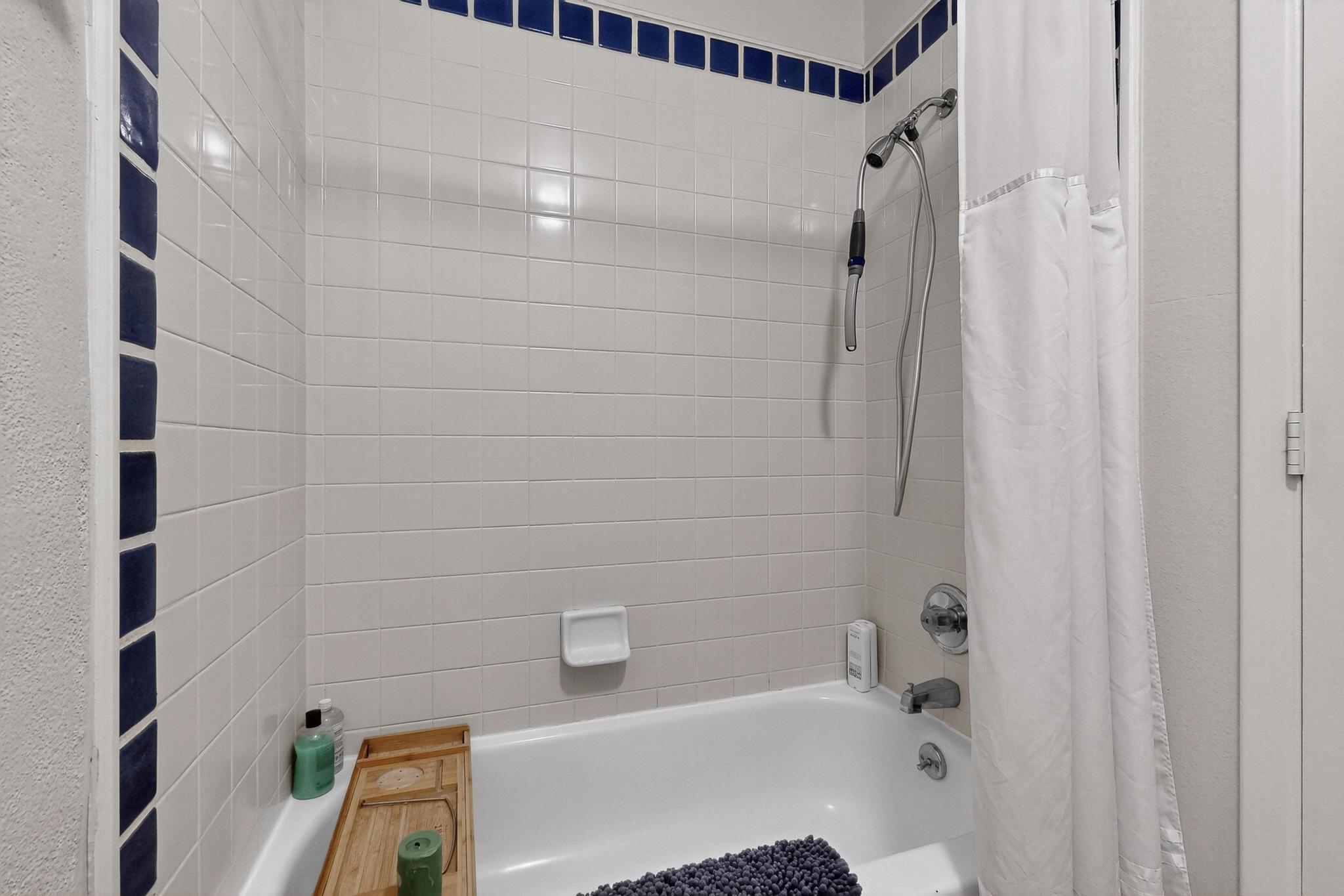 2518 THOMPSON Loop NW