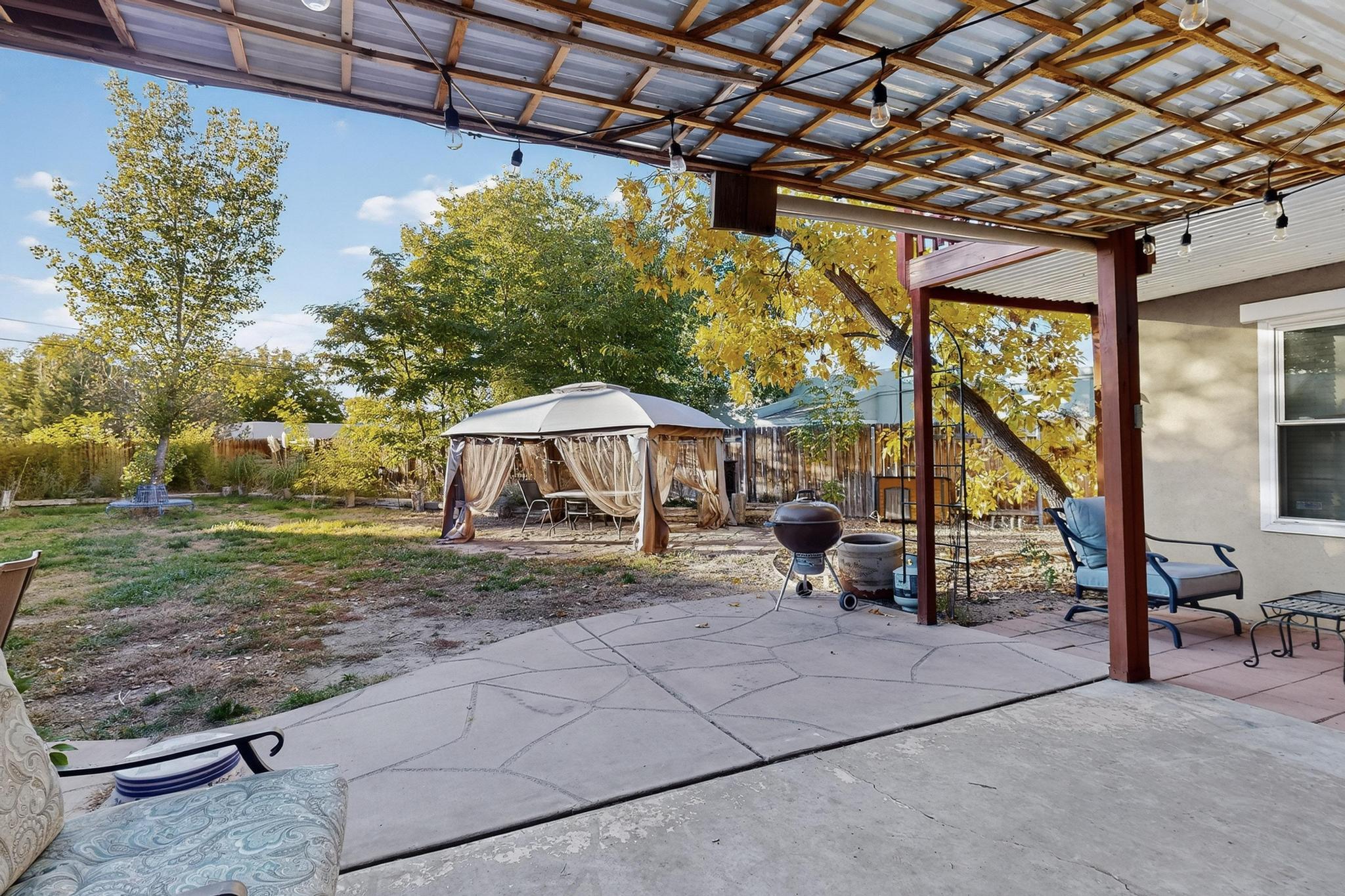 2518 THOMPSON Loop NW