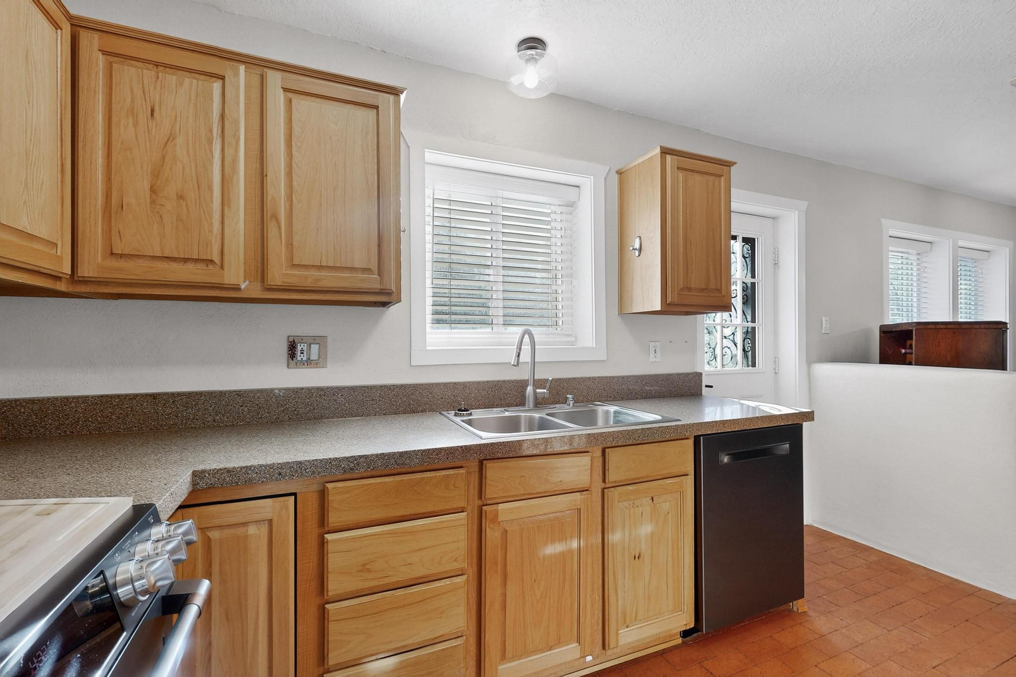 2518 THOMPSON Loop NW