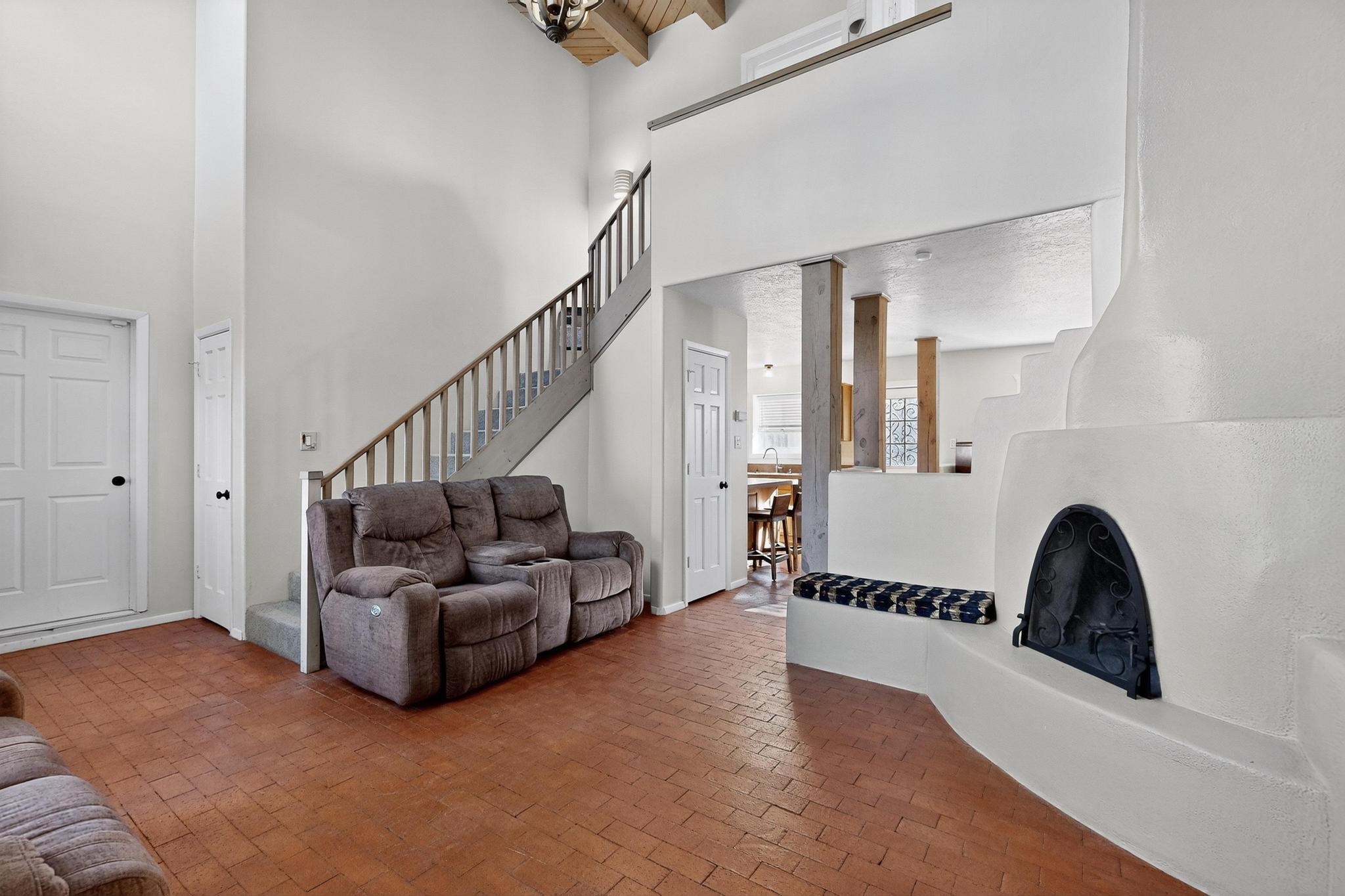 2518 THOMPSON Loop NW