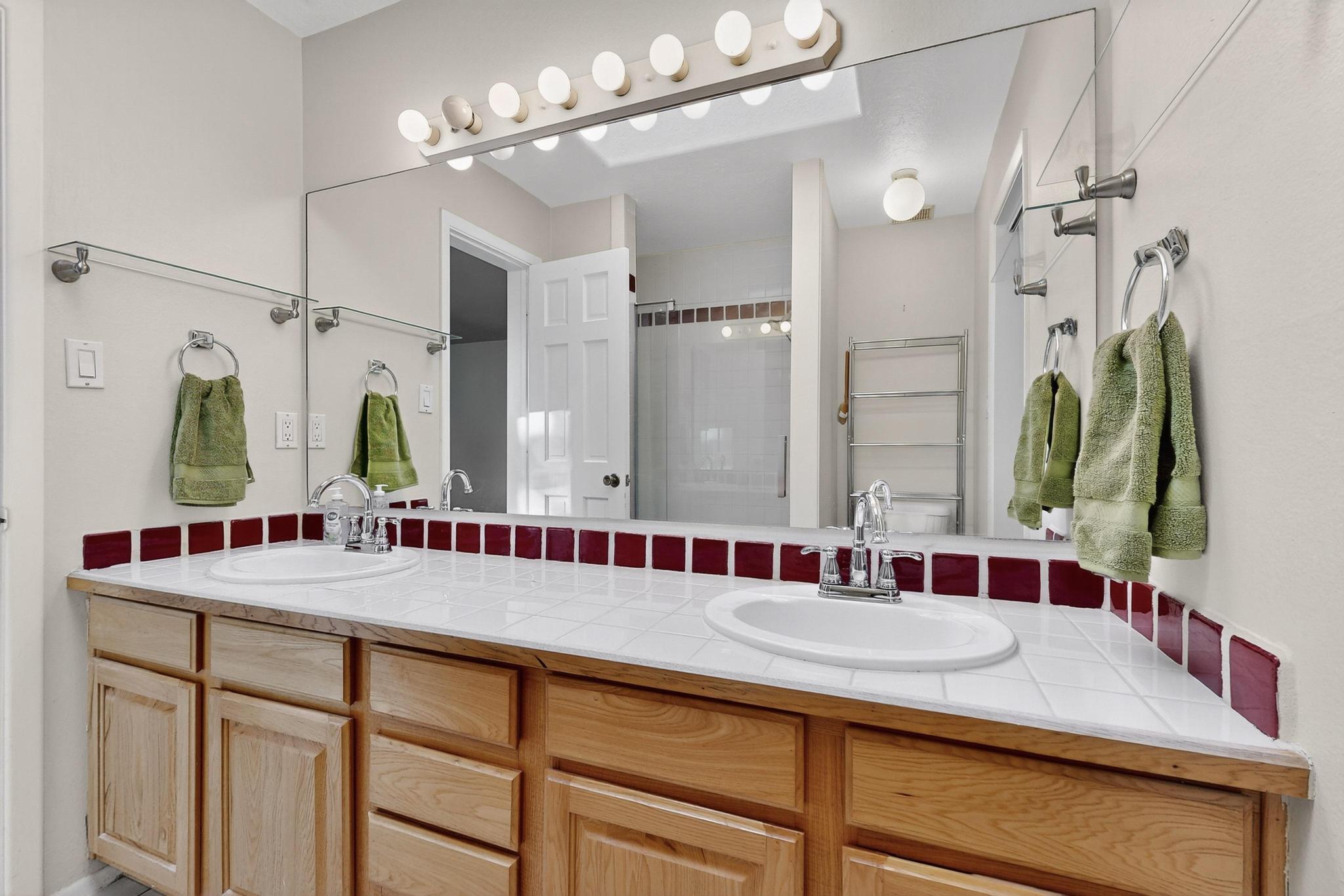 2518 THOMPSON Loop NW