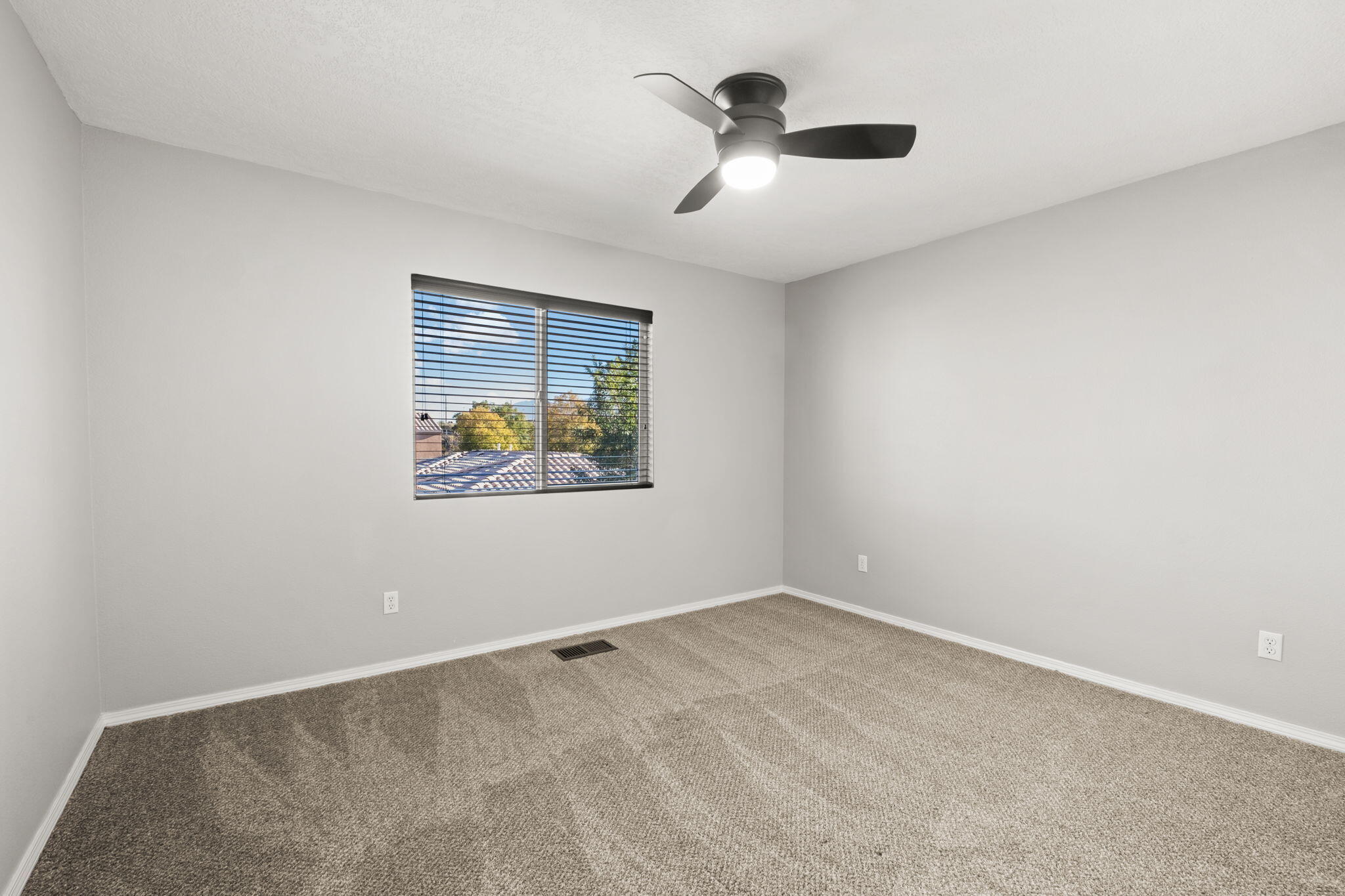 1405 Villa Candela NE