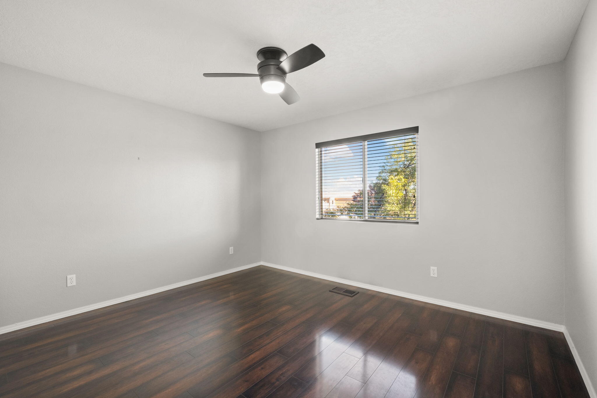 1405 Villa Candela NE