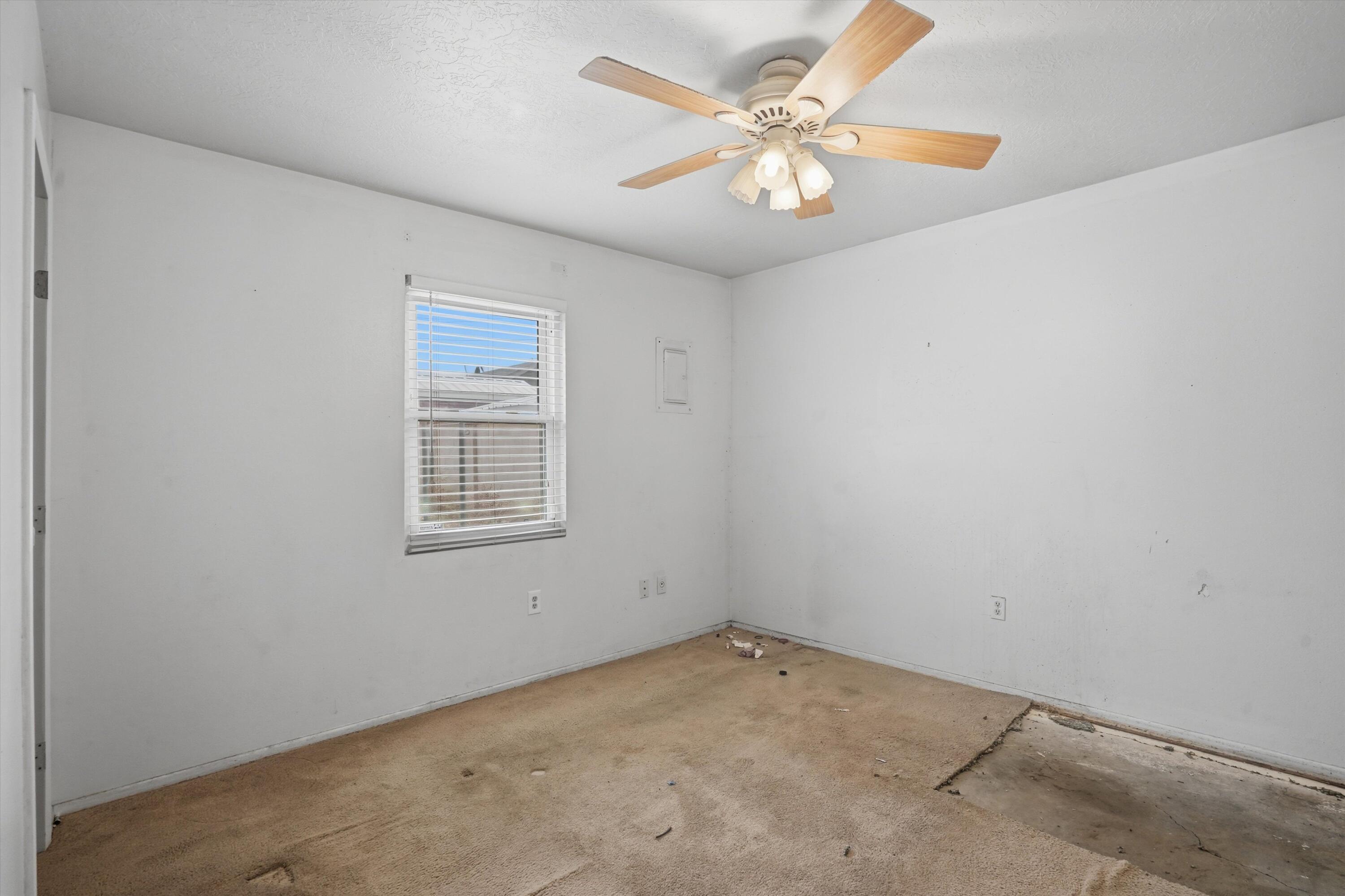 232 Shirley Street NE