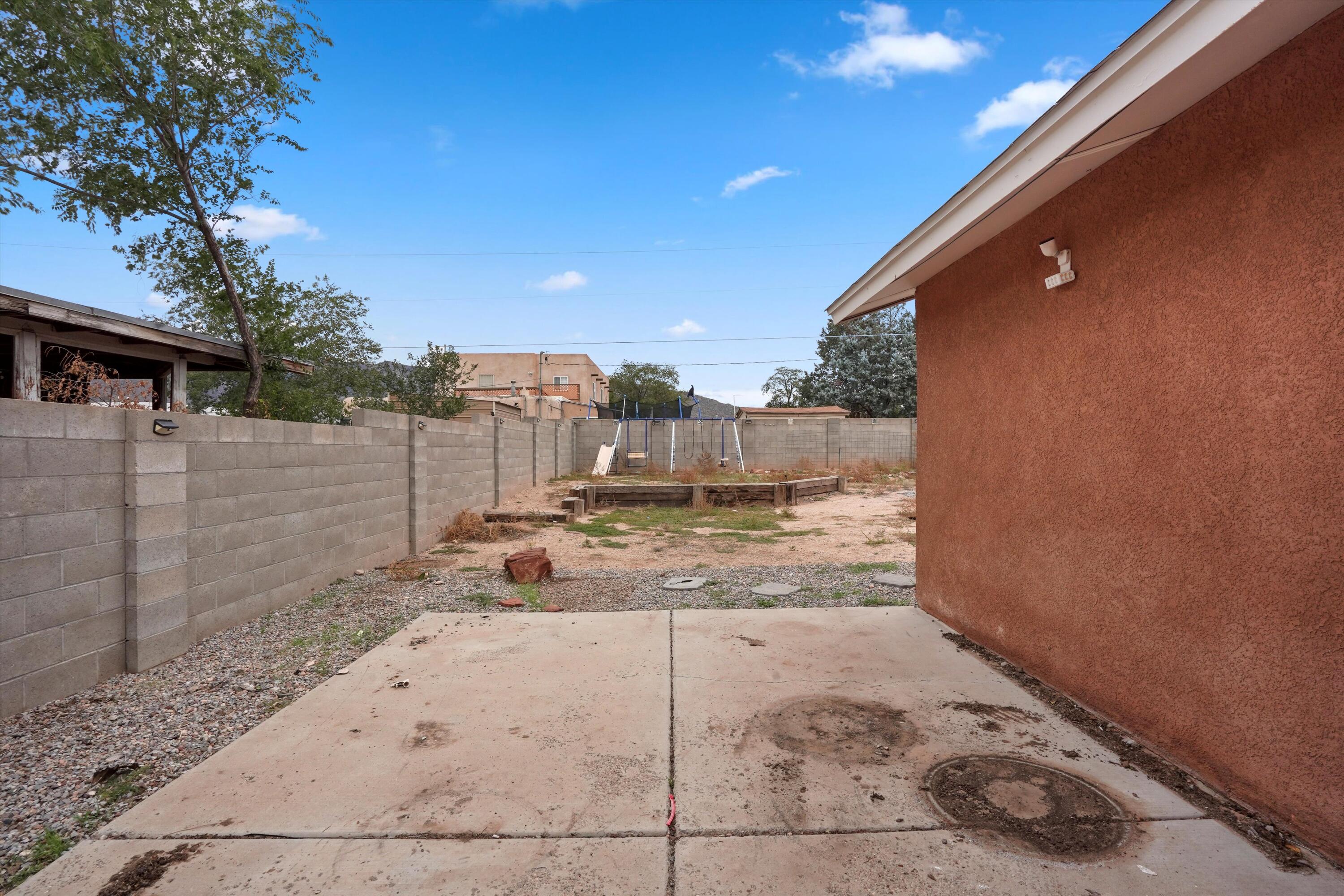 232 Shirley Street NE