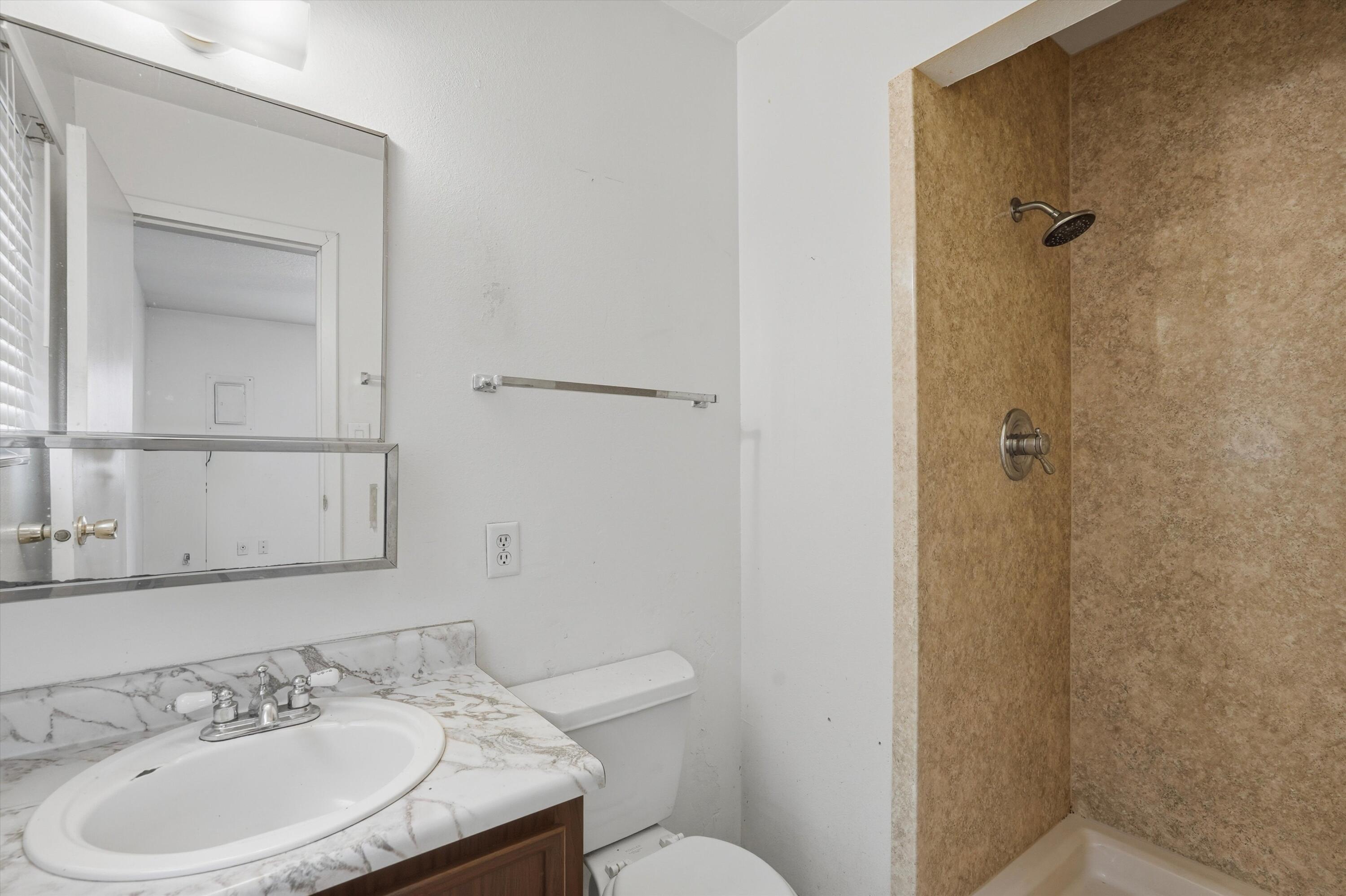 232 Shirley Street NE