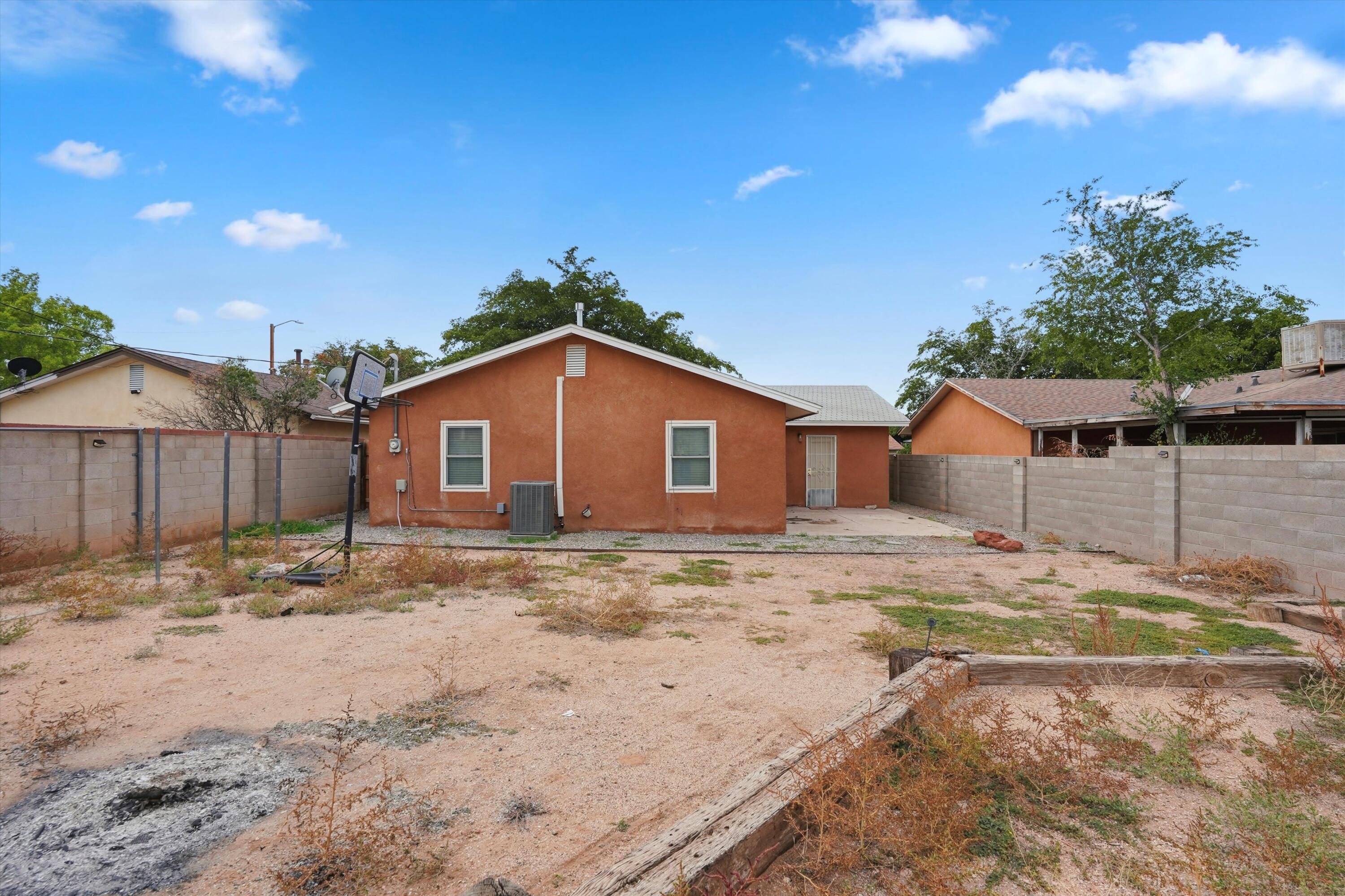 232 Shirley Street NE