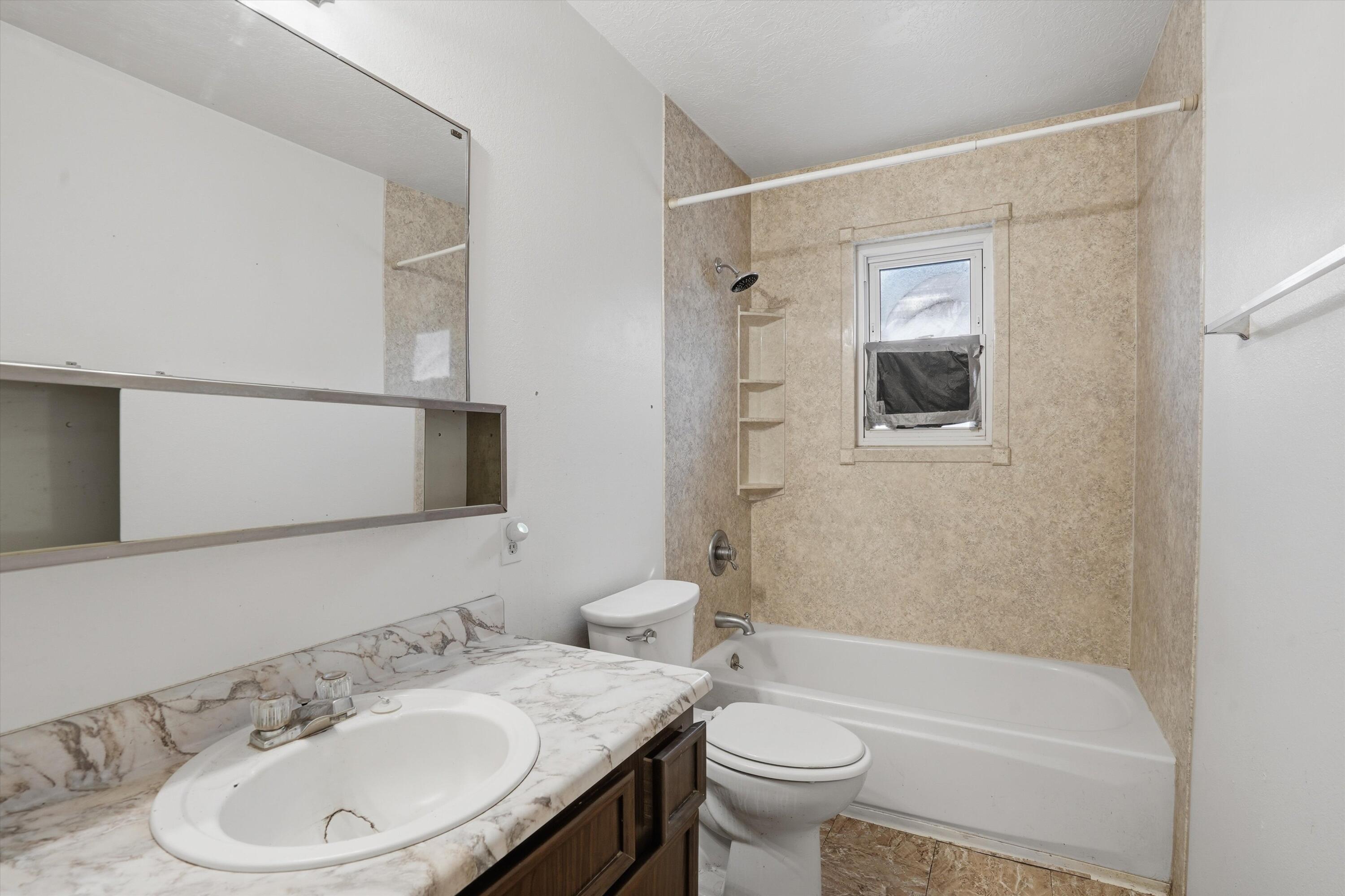 232 Shirley Street NE