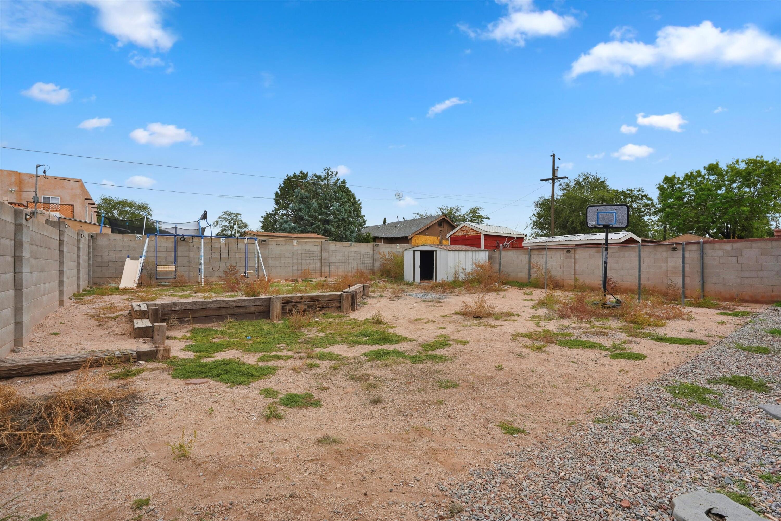 232 Shirley Street NE