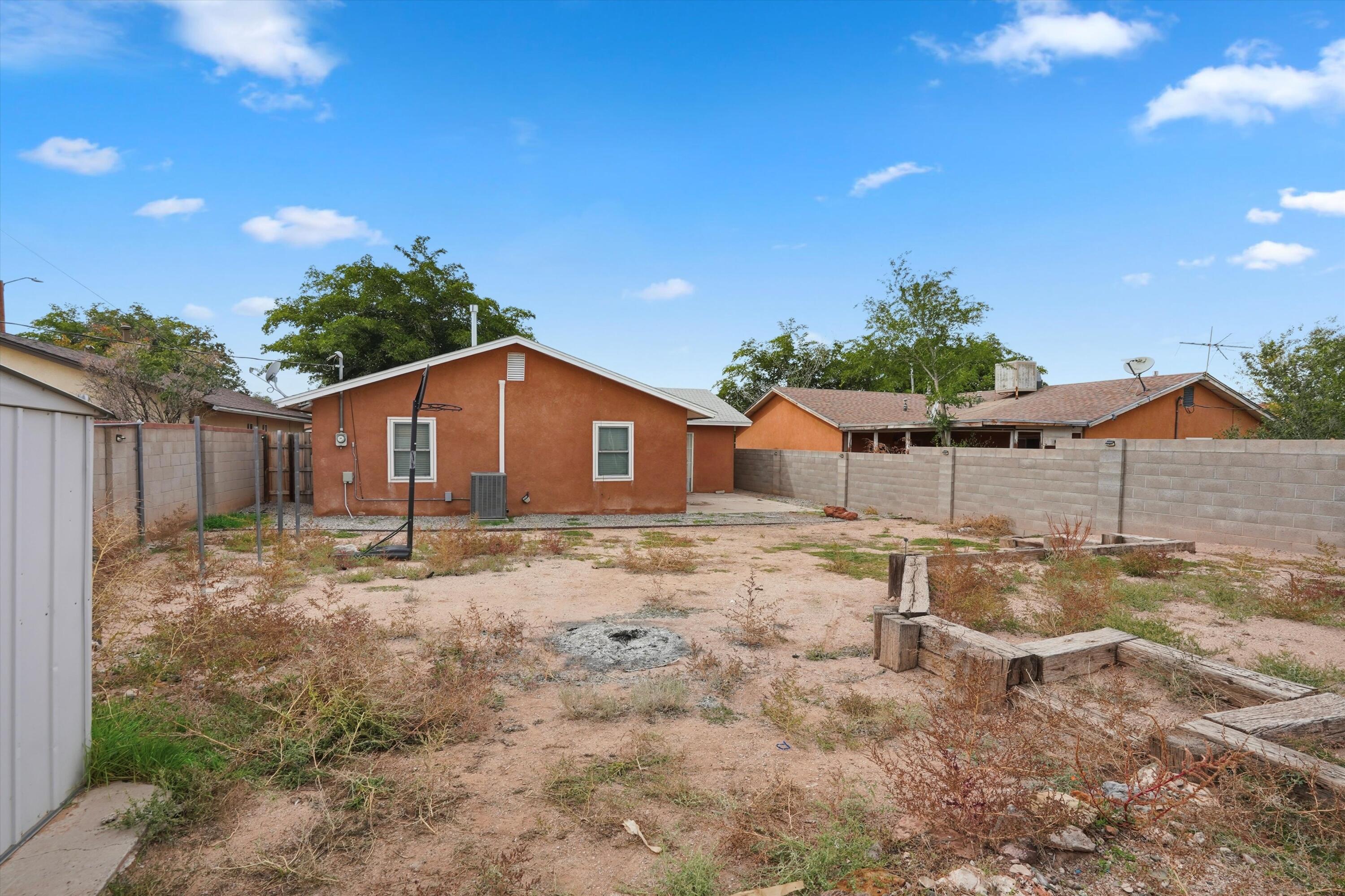 232 Shirley Street NE