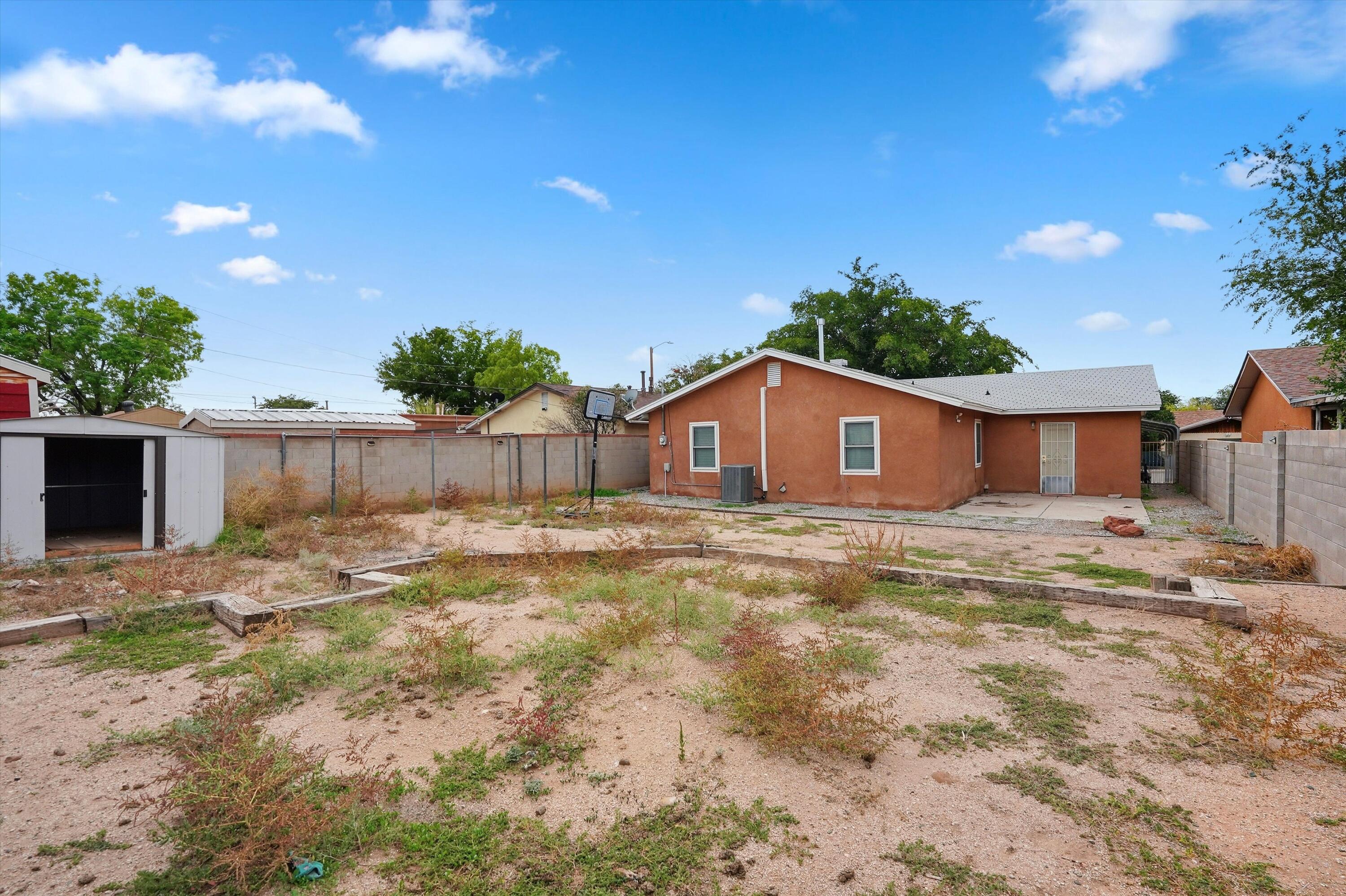 232 Shirley Street NE