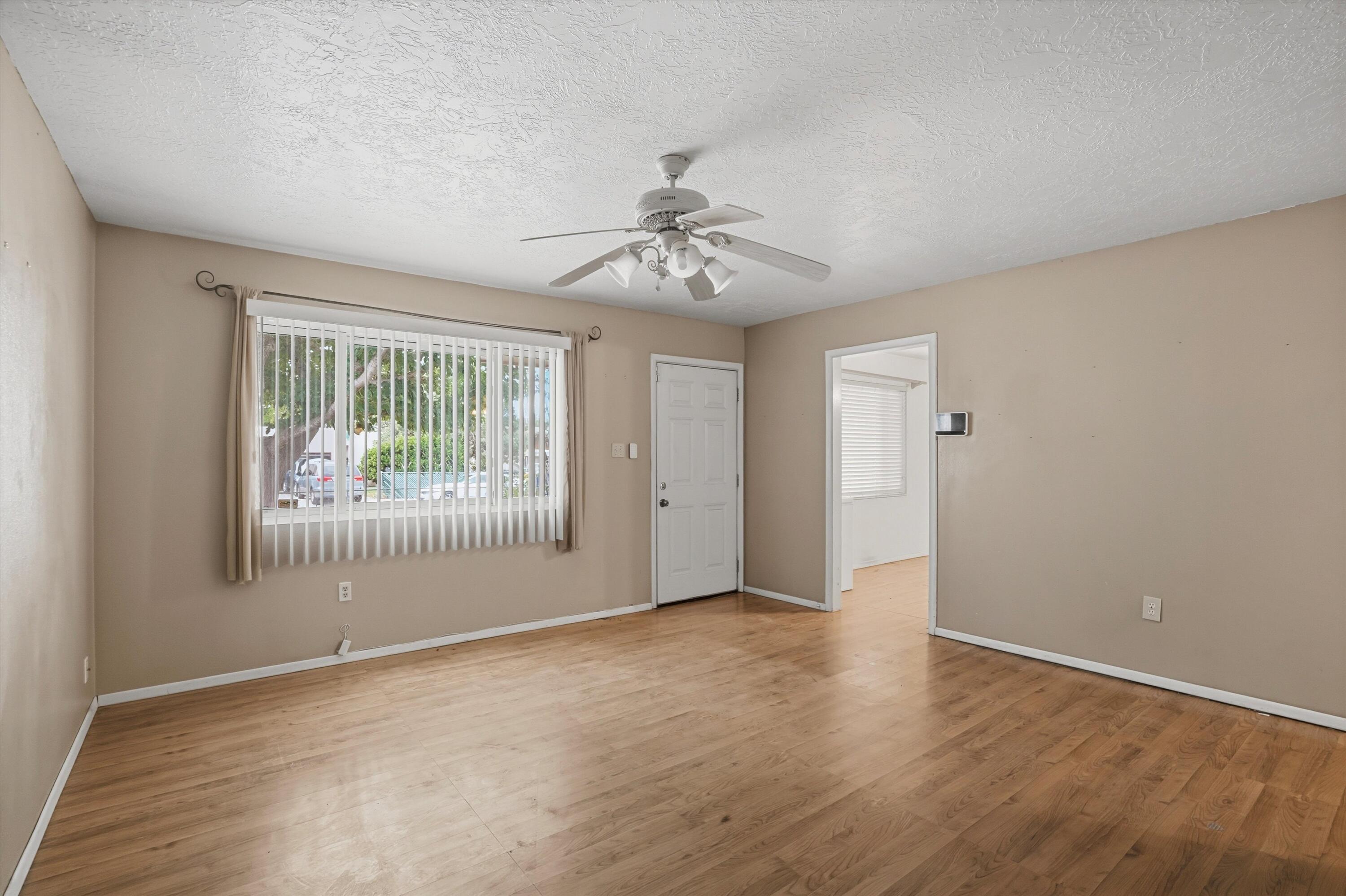 232 Shirley Street NE