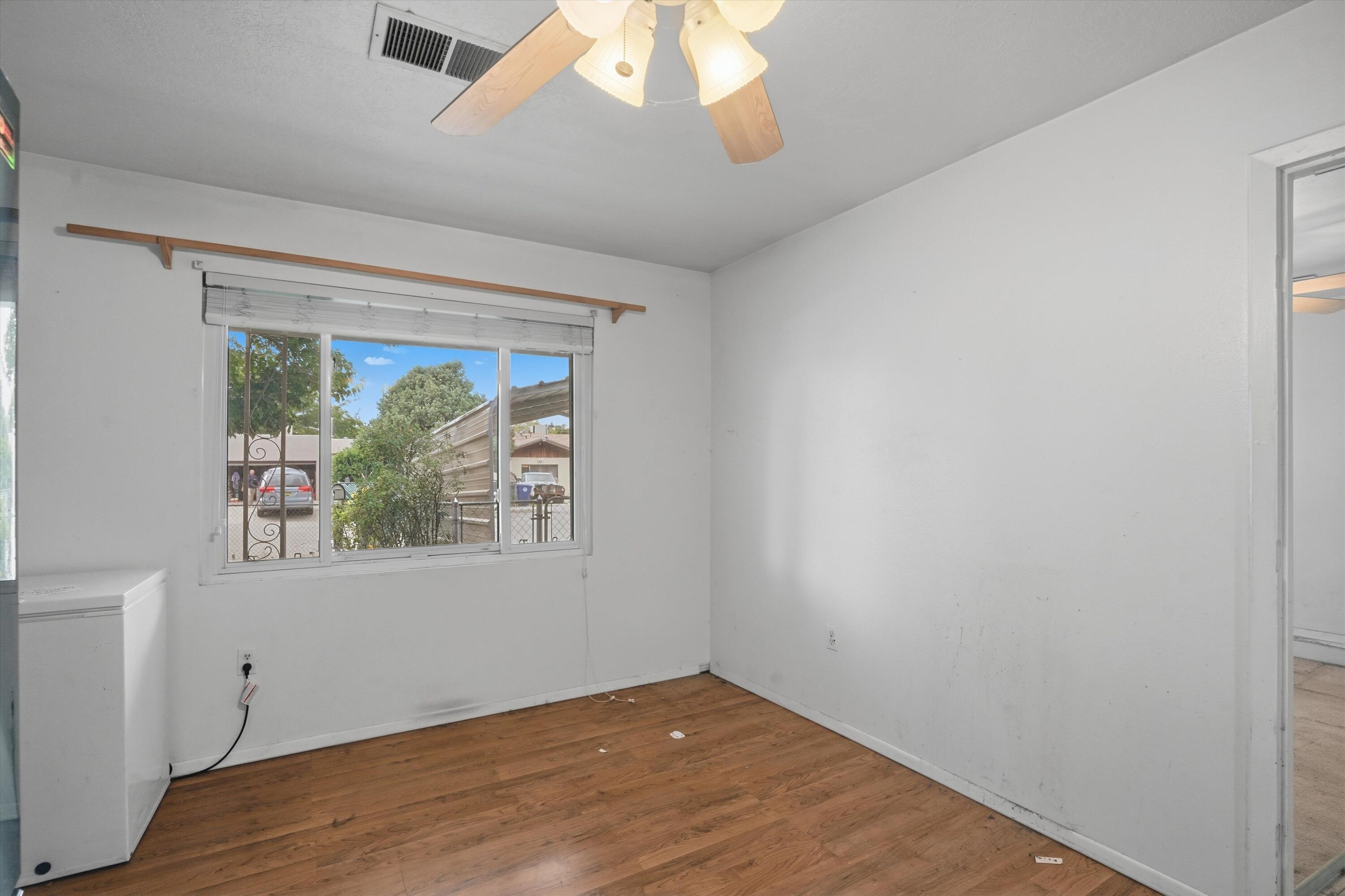 232 Shirley Street NE