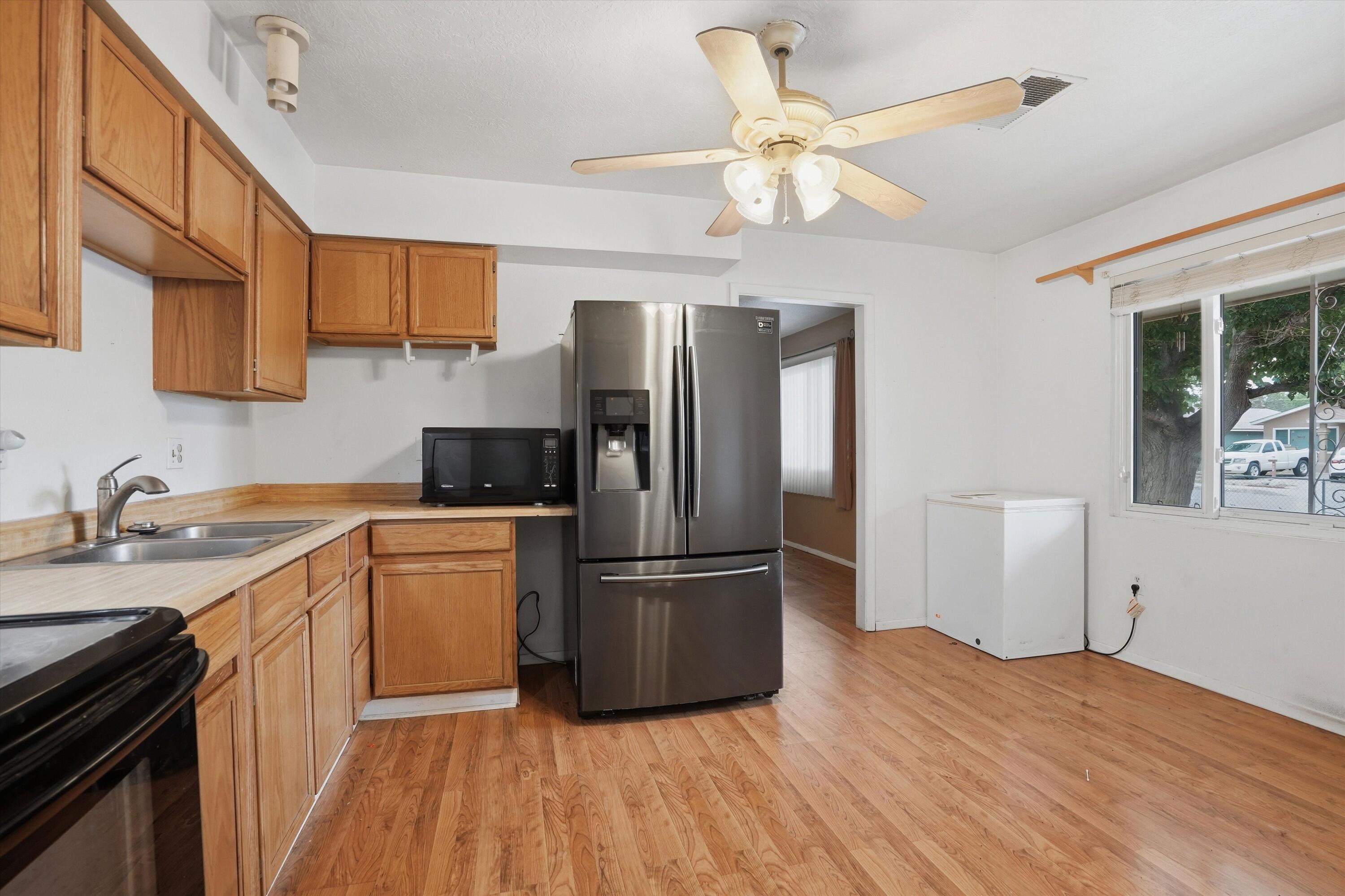 232 Shirley Street NE