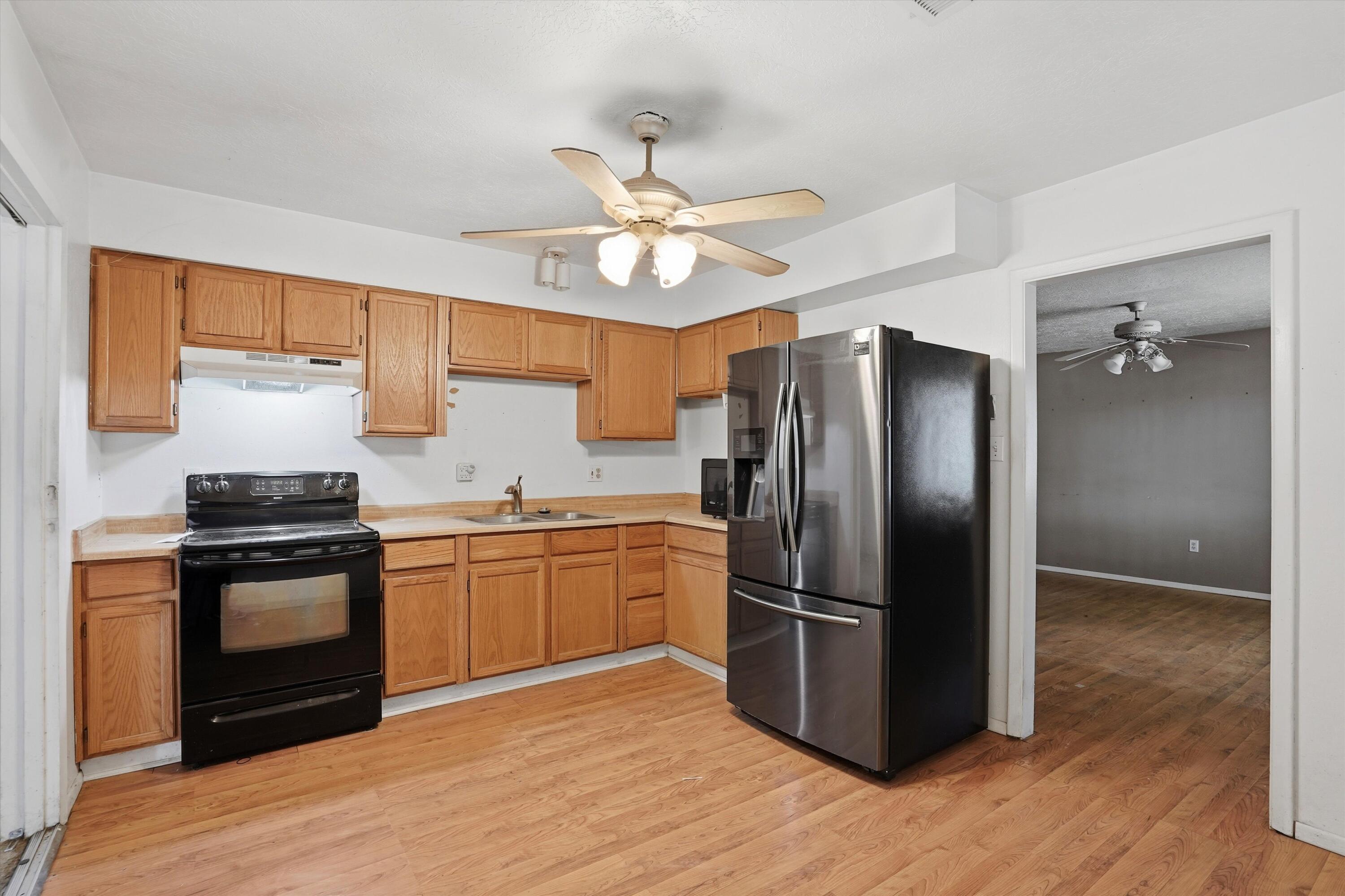 232 Shirley Street NE