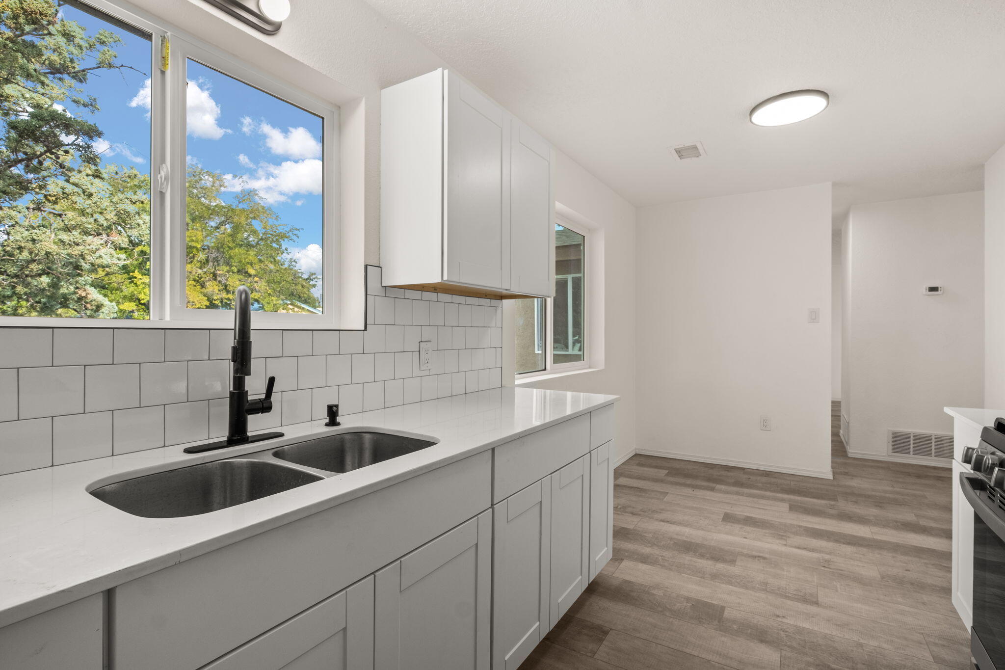 832 Gallahad Street SW