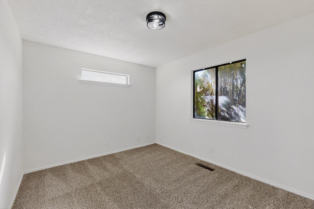 320 TARPON Avenue SE