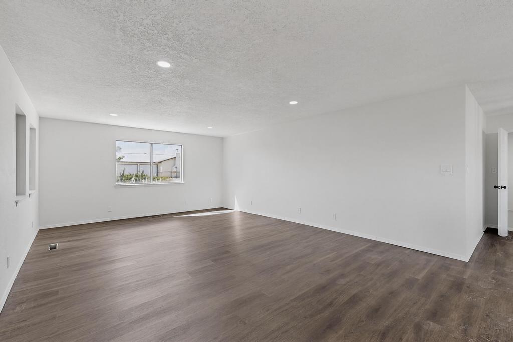 320 TARPON Avenue SE