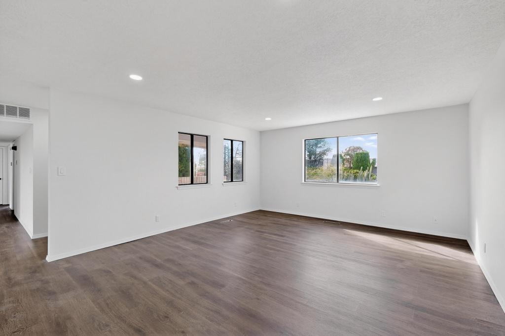 320 TARPON Avenue SE