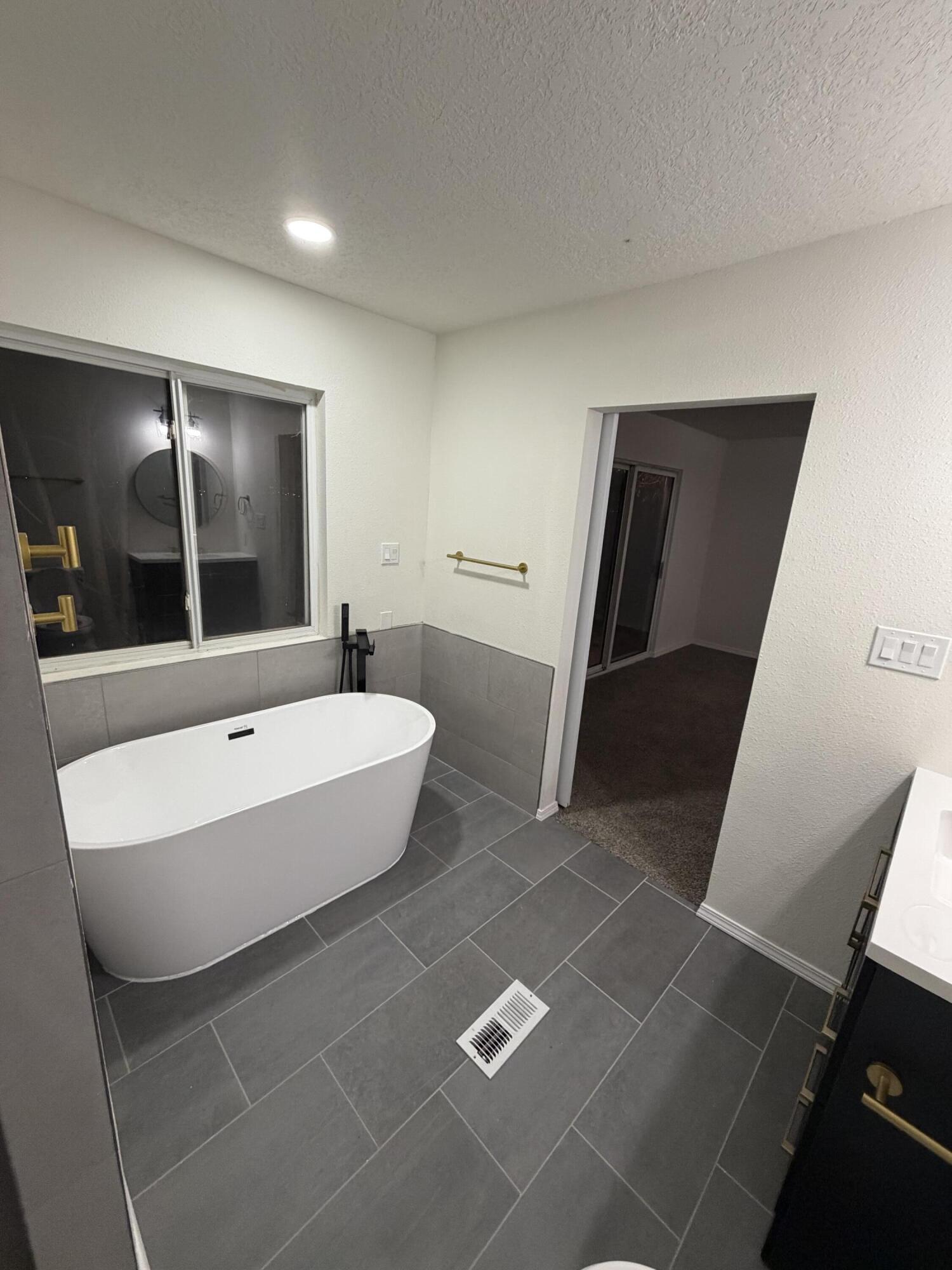 320 TARPON Avenue SE