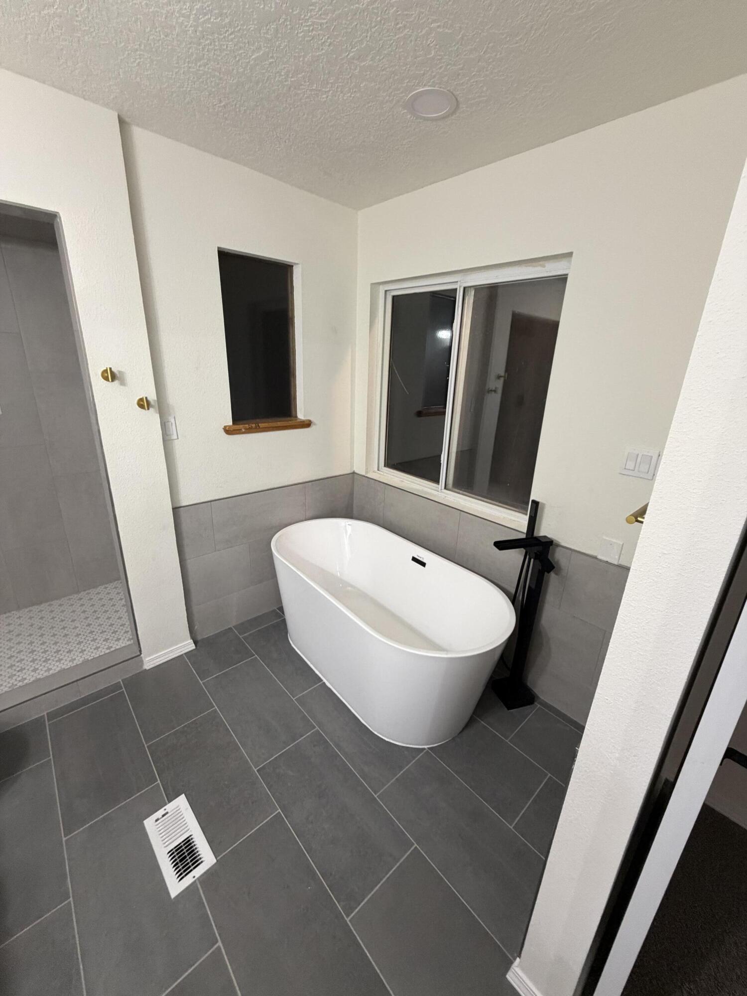 320 TARPON Avenue SE