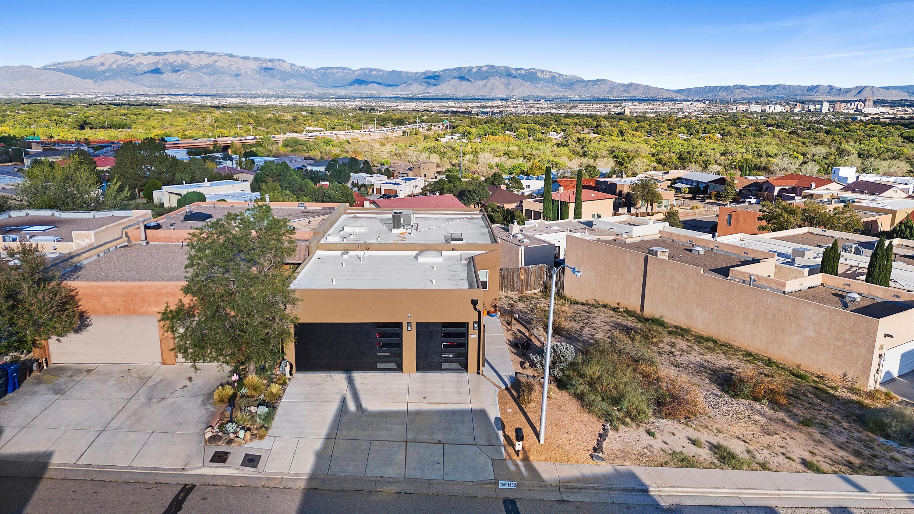 1632 Cliffside Drive NW