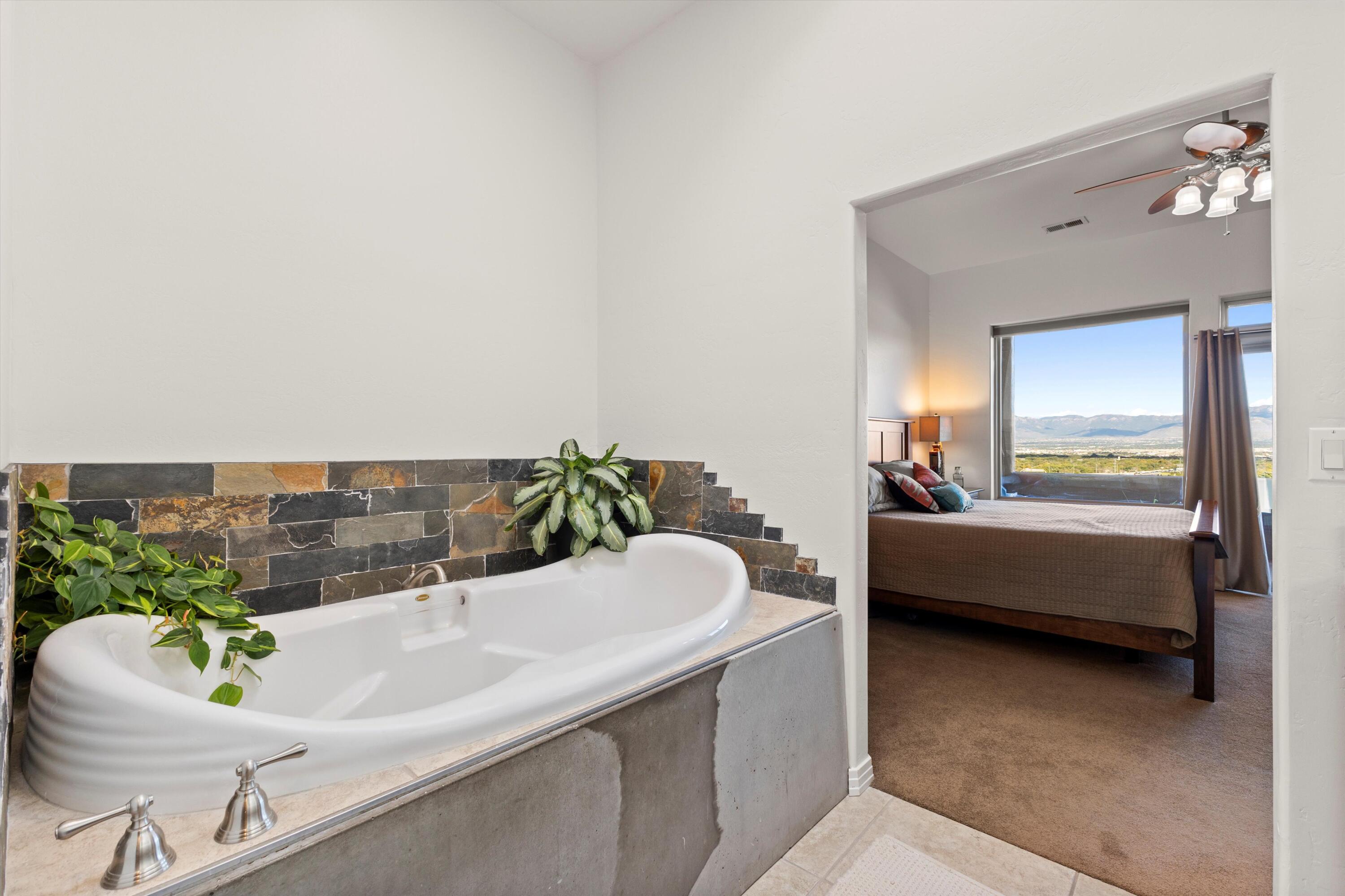 1632 Cliffside Drive NW