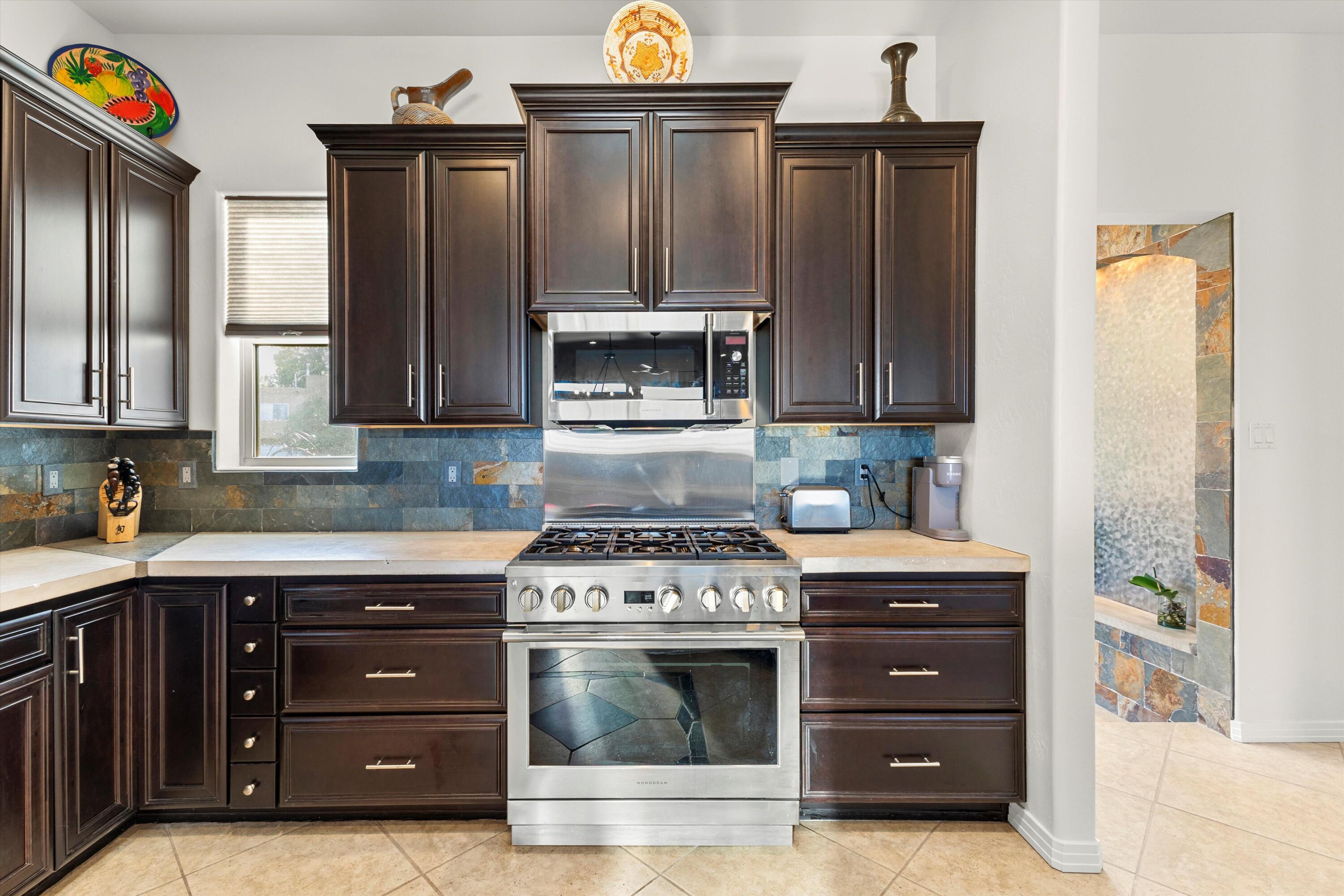 1632 Cliffside Drive NW