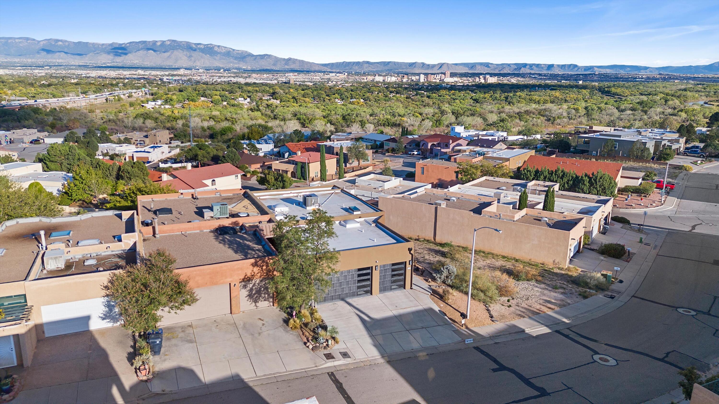 1632 Cliffside Drive NW