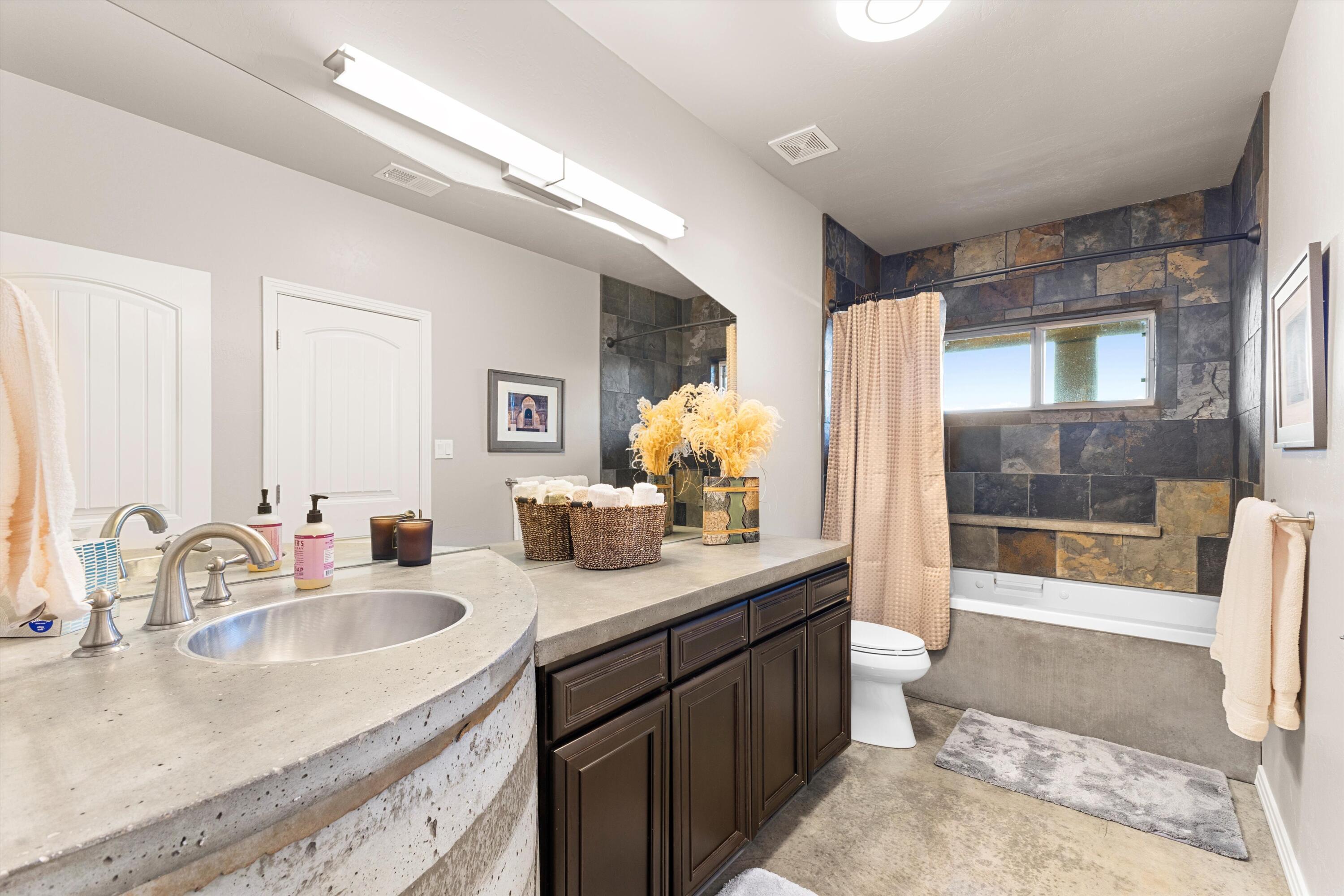 1632 Cliffside Drive NW