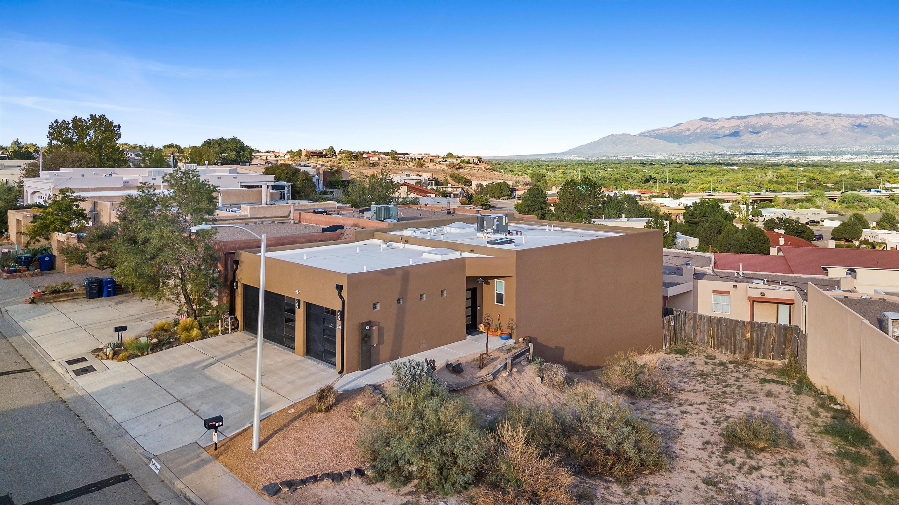 1632 Cliffside Drive NW