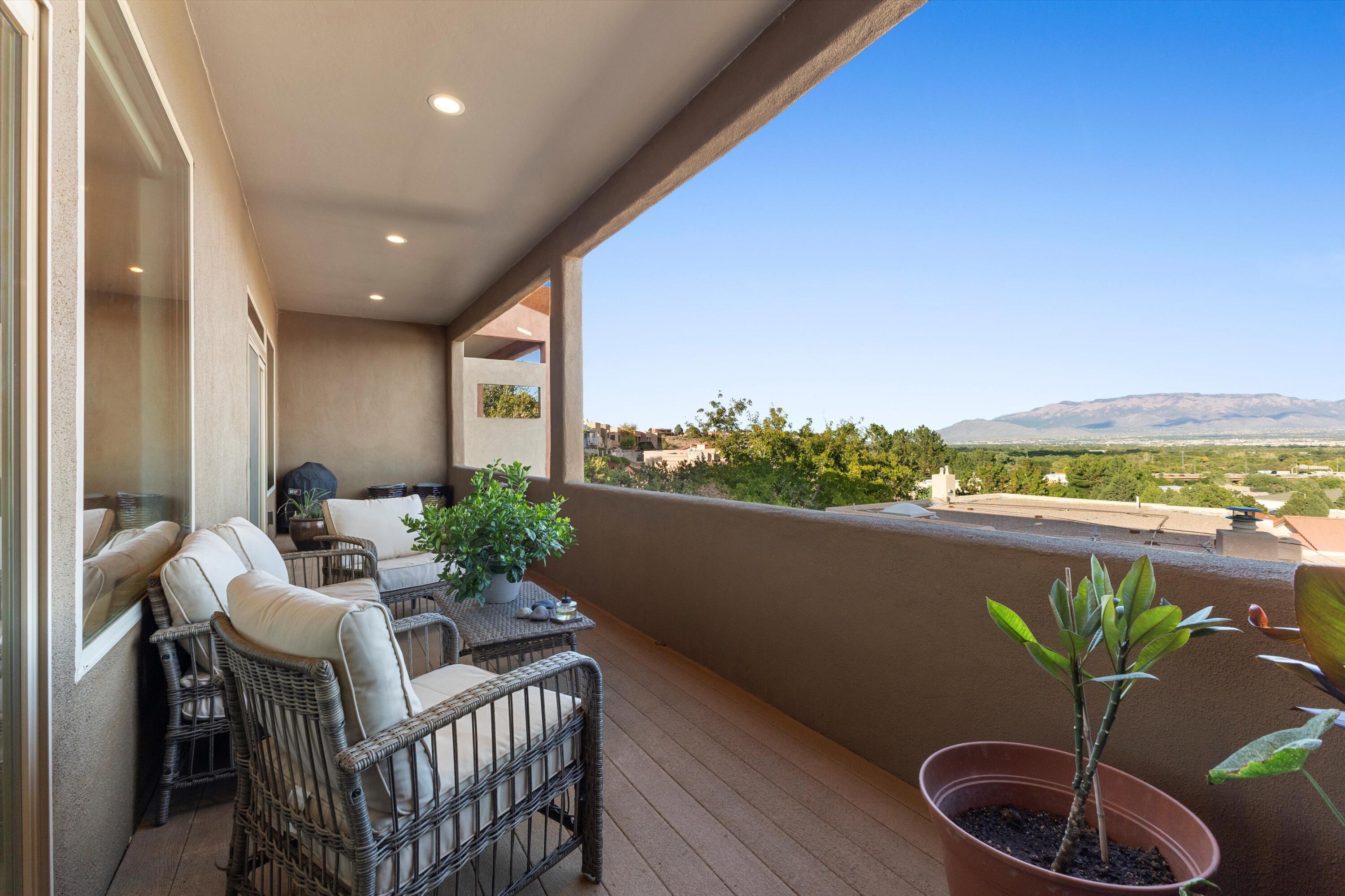 1632 Cliffside Drive NW