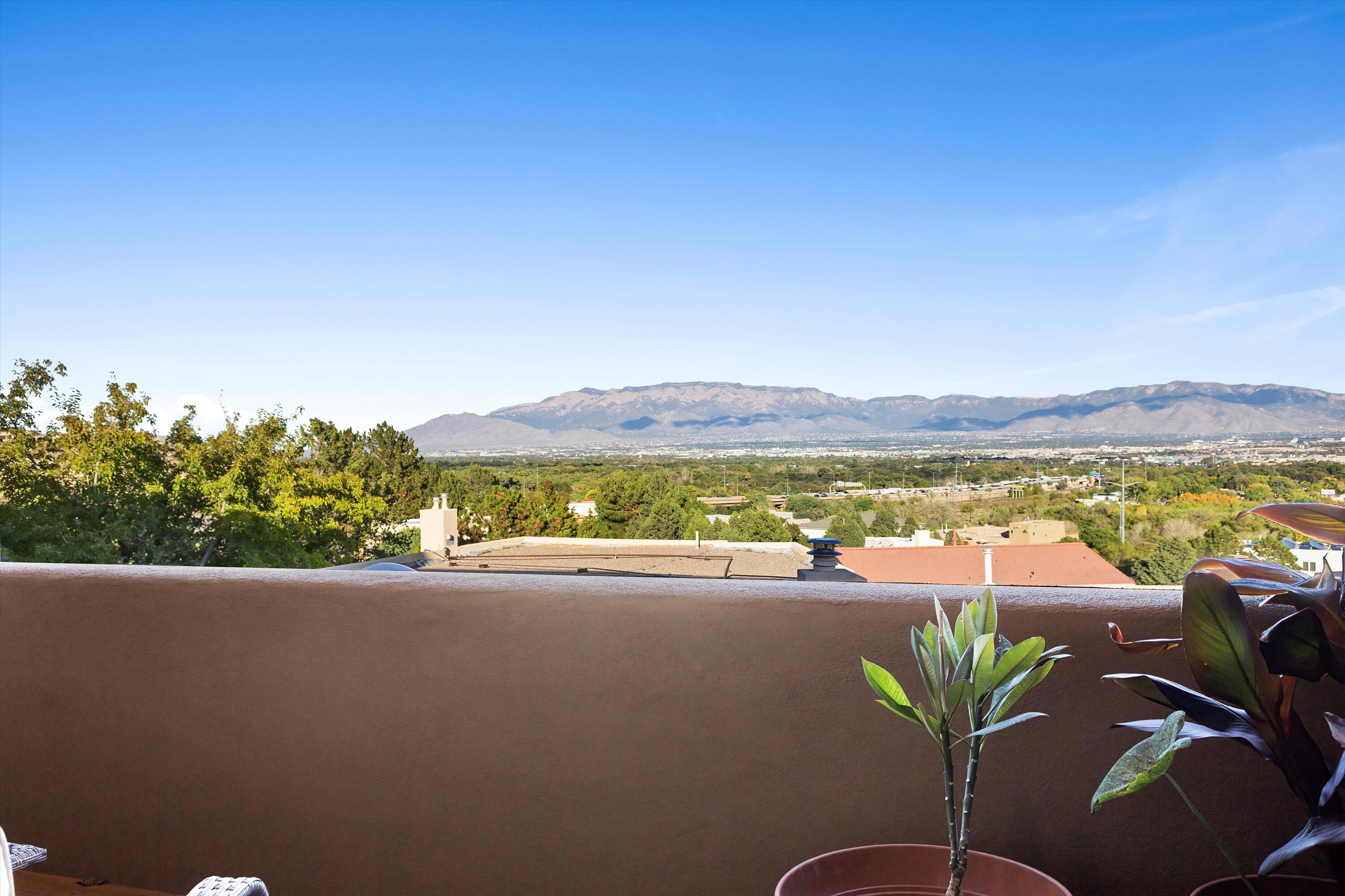 1632 Cliffside Drive NW