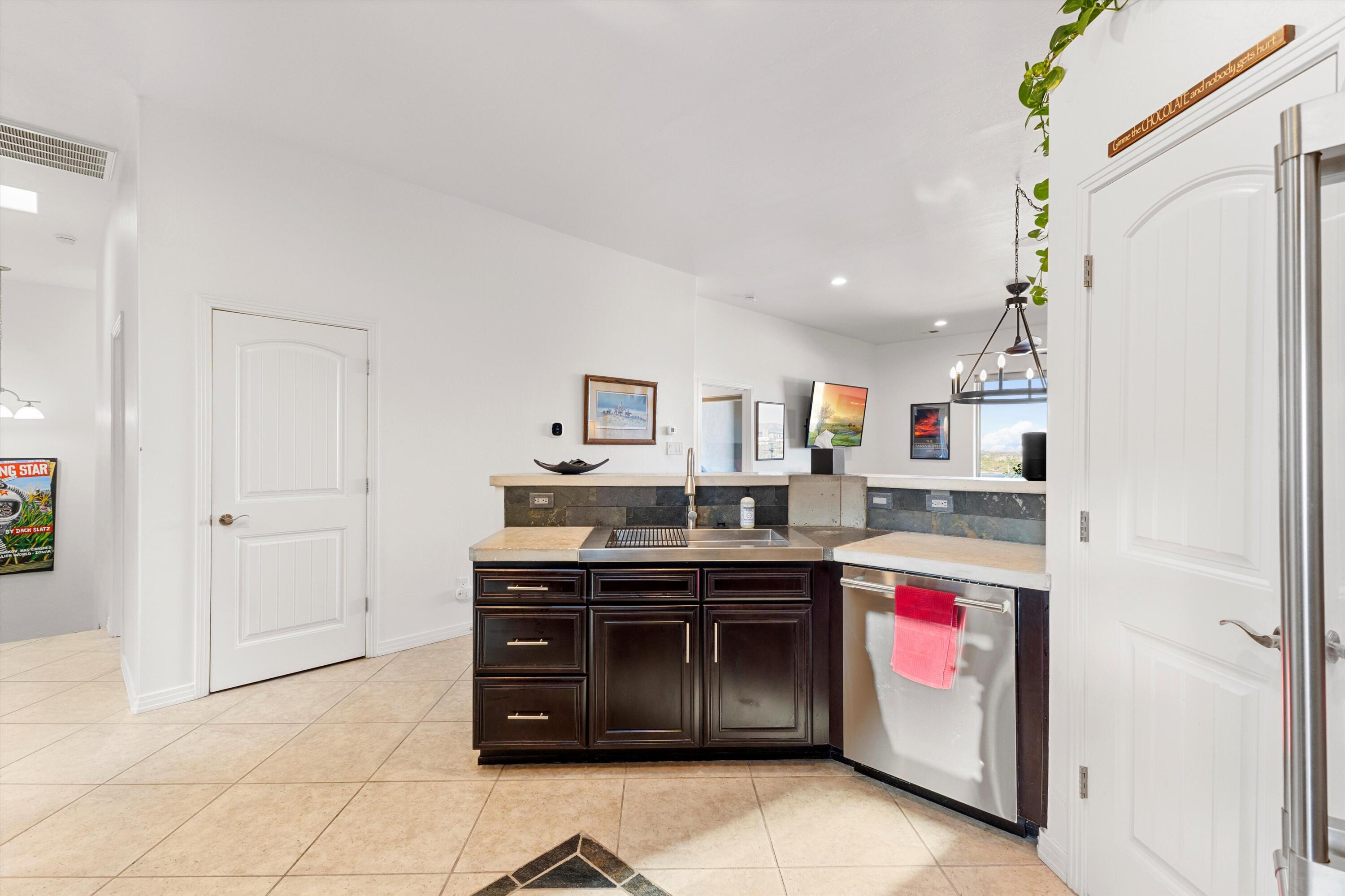 1632 Cliffside Drive NW