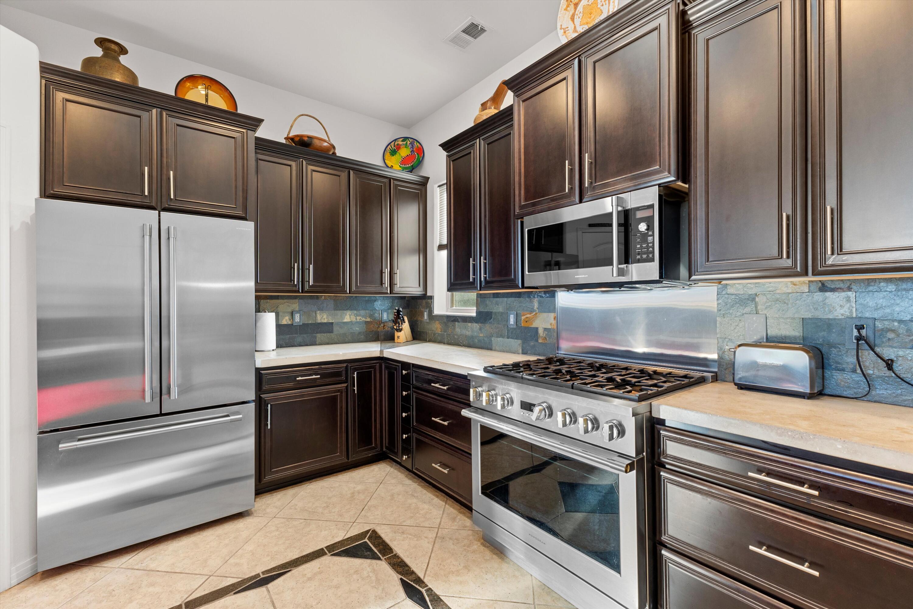 1632 Cliffside Drive NW