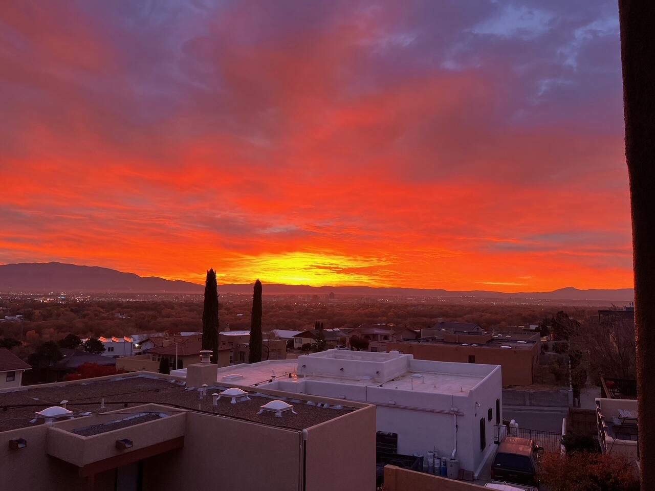 1632 Cliffside Drive NW