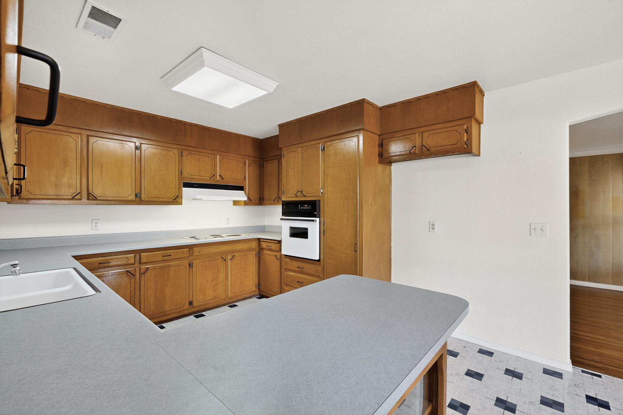 1919 La Poblana Road NW