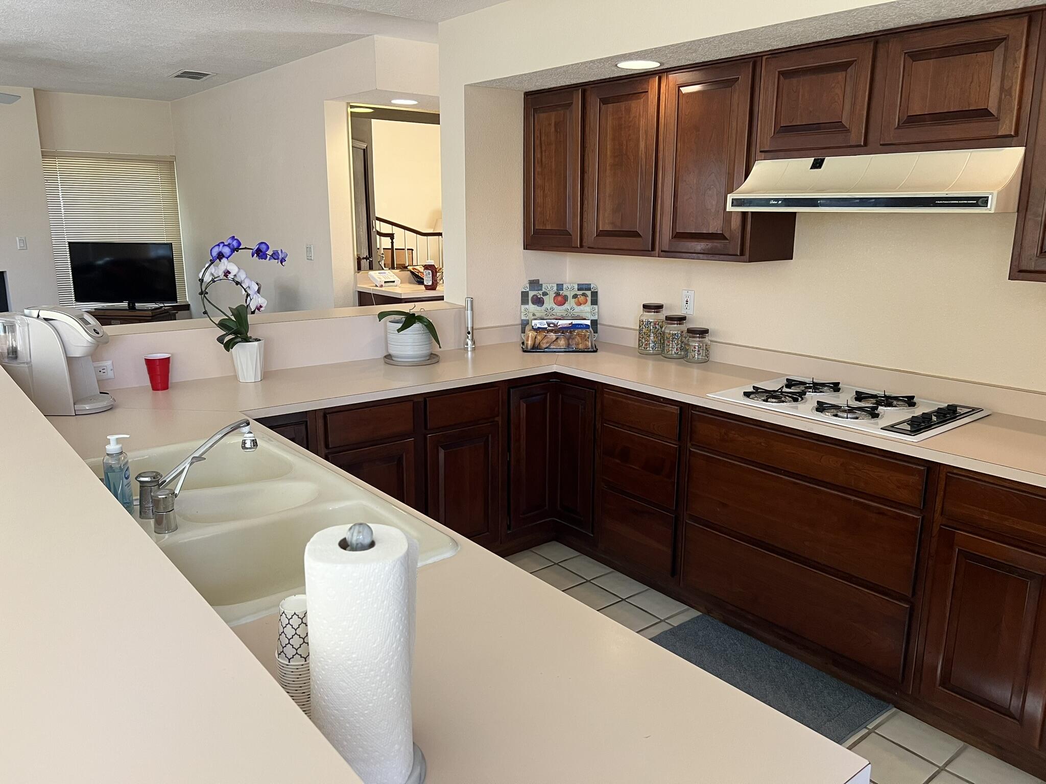 5916 CANYON CREST Place NE