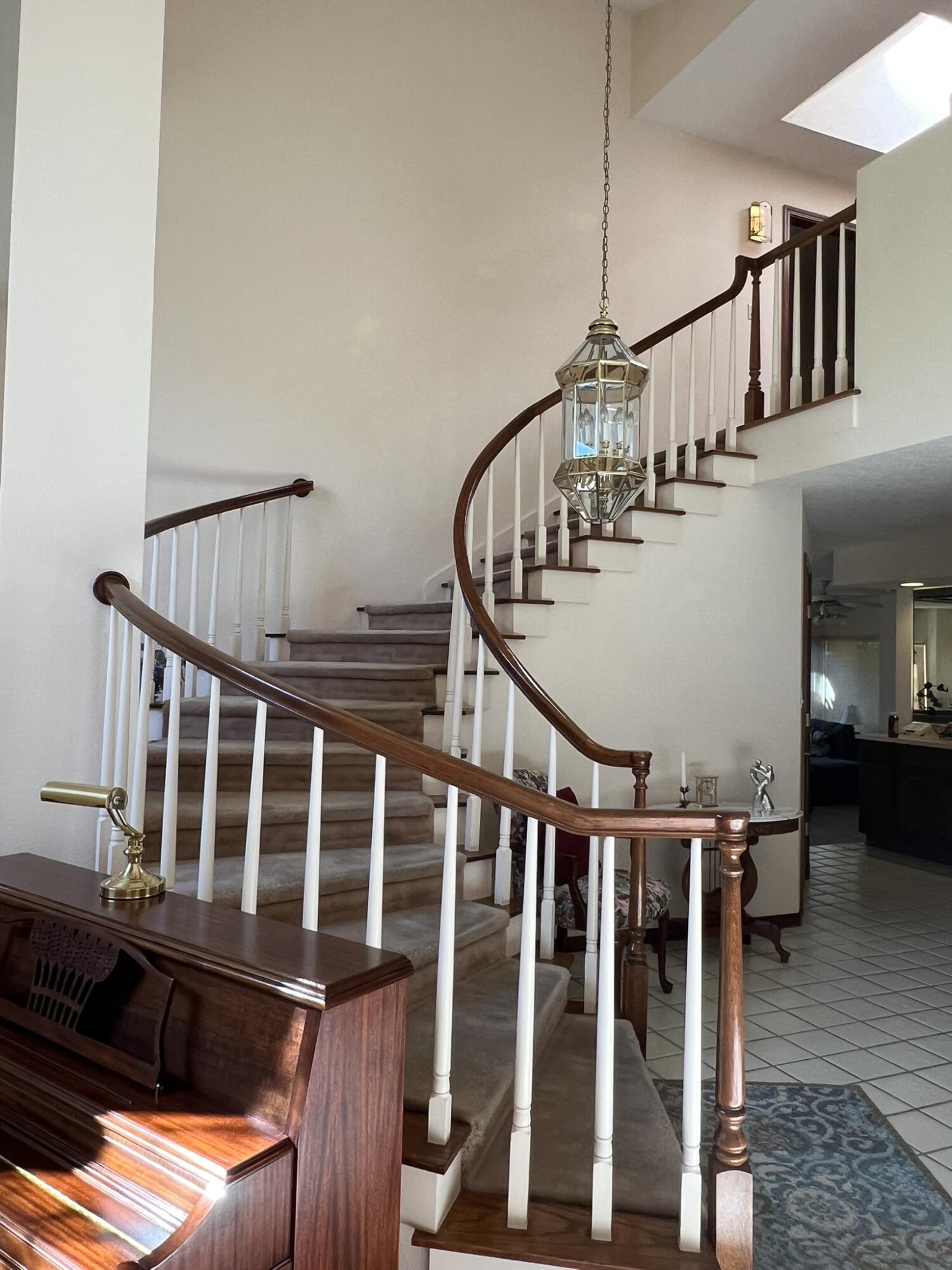 5916 CANYON CREST Place NE