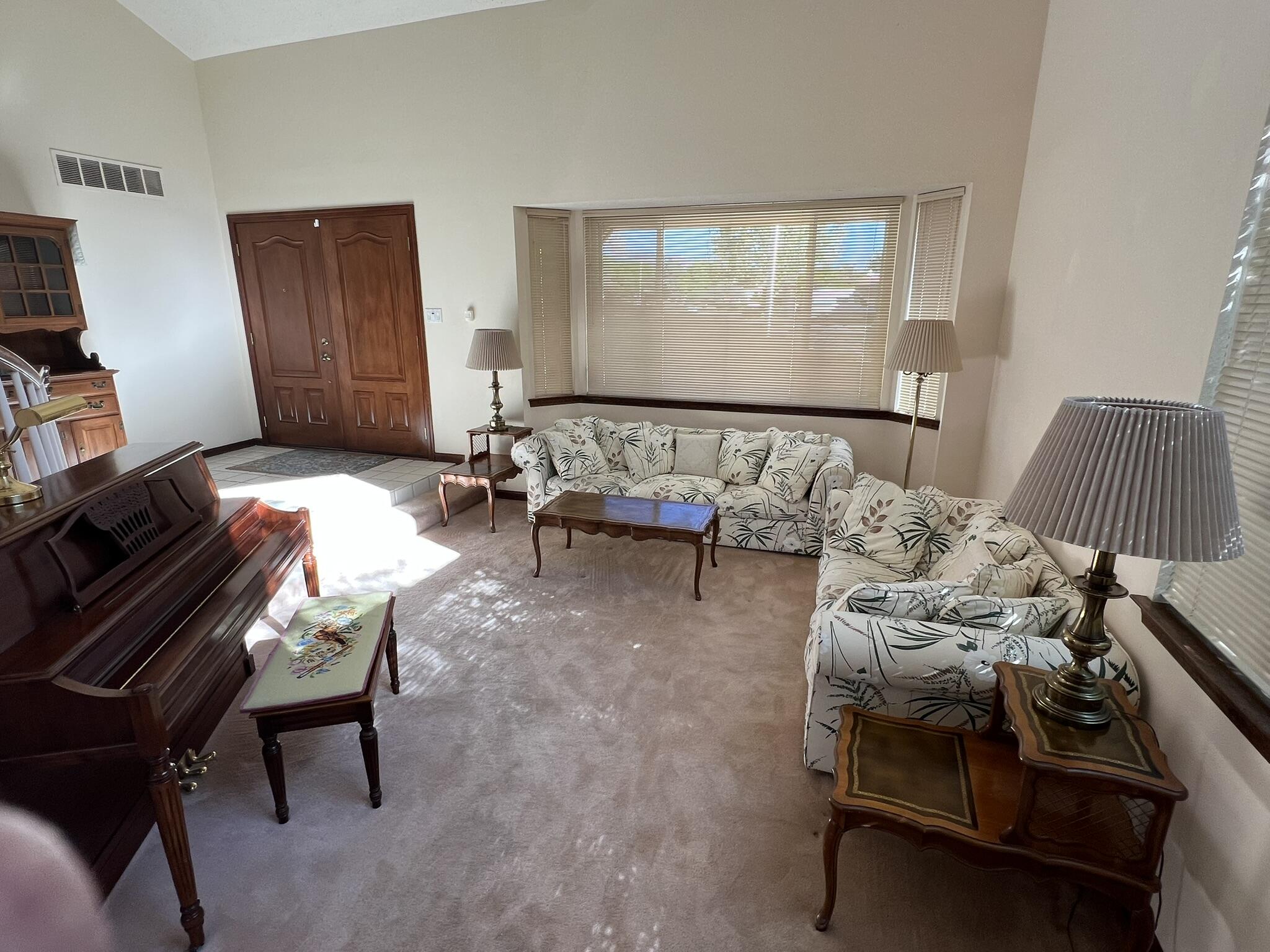 5916 CANYON CREST Place NE