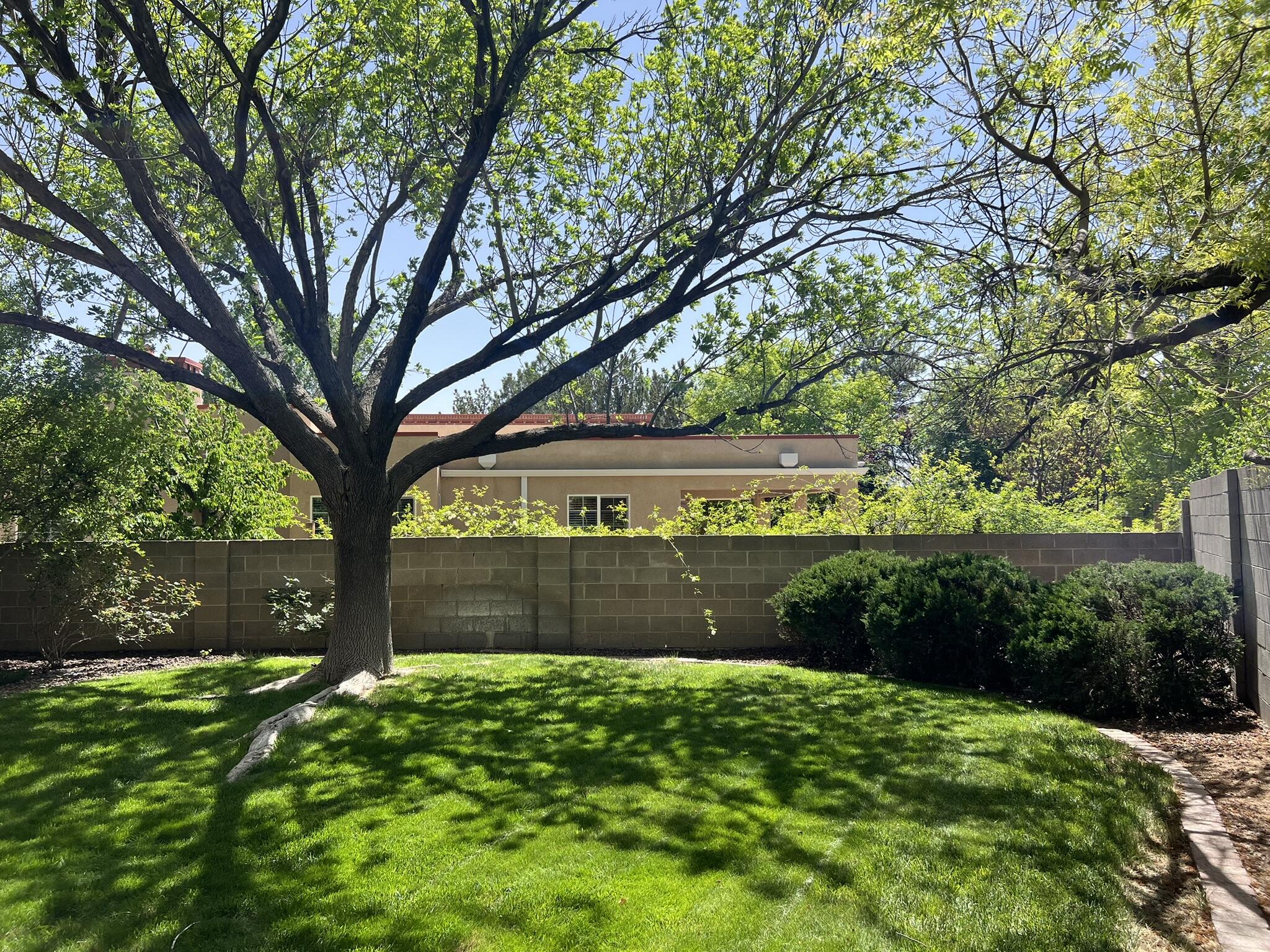 5916 CANYON CREST Place NE