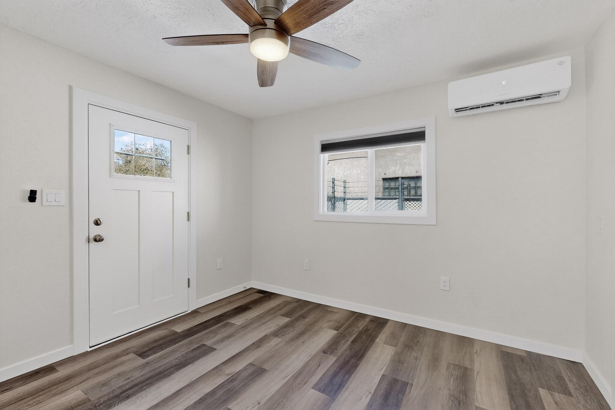 116 STANFORD Drive SE