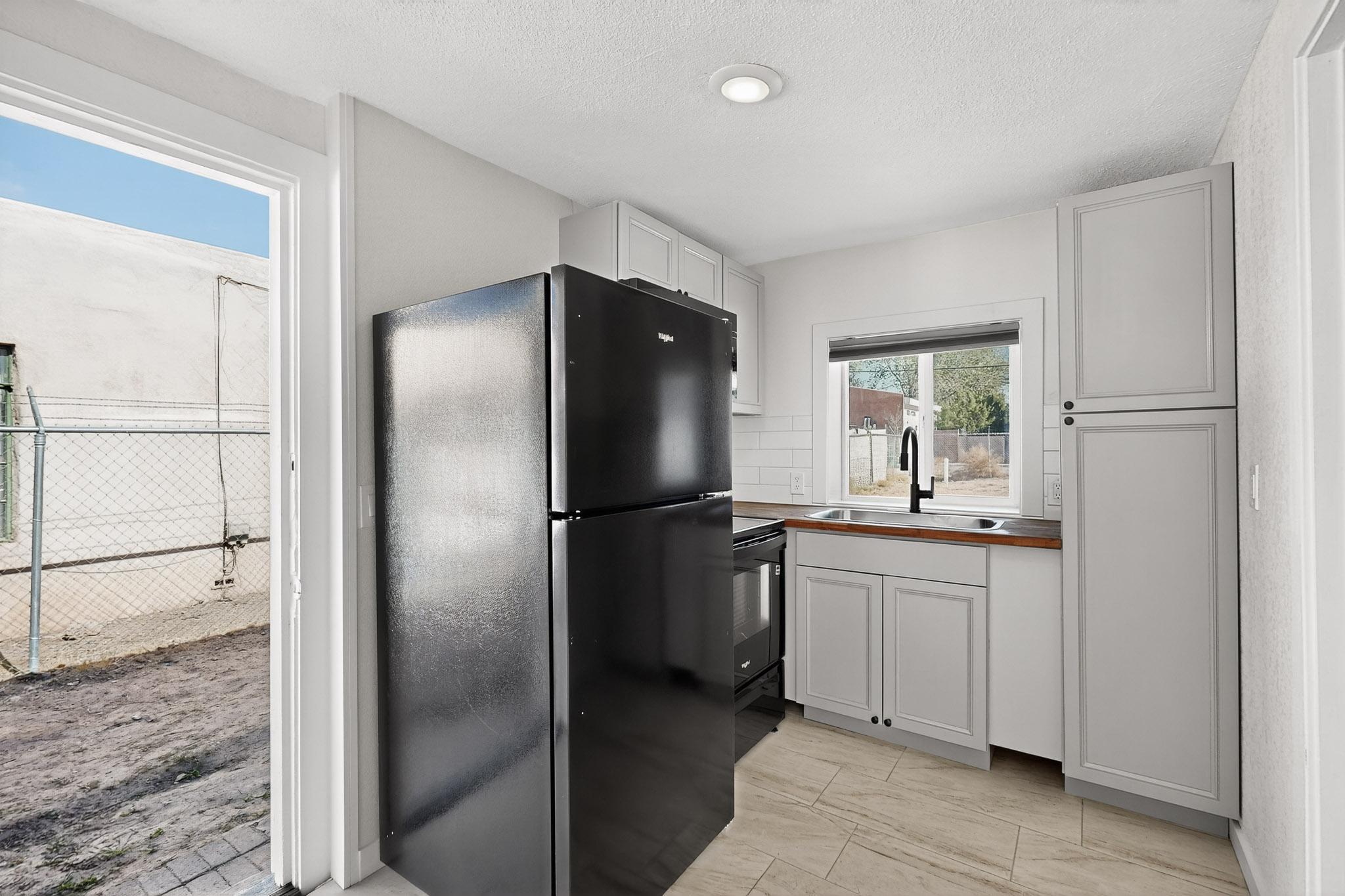 116 STANFORD Drive SE