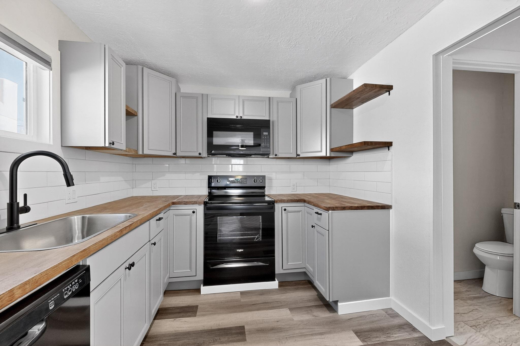 116 STANFORD Drive SE