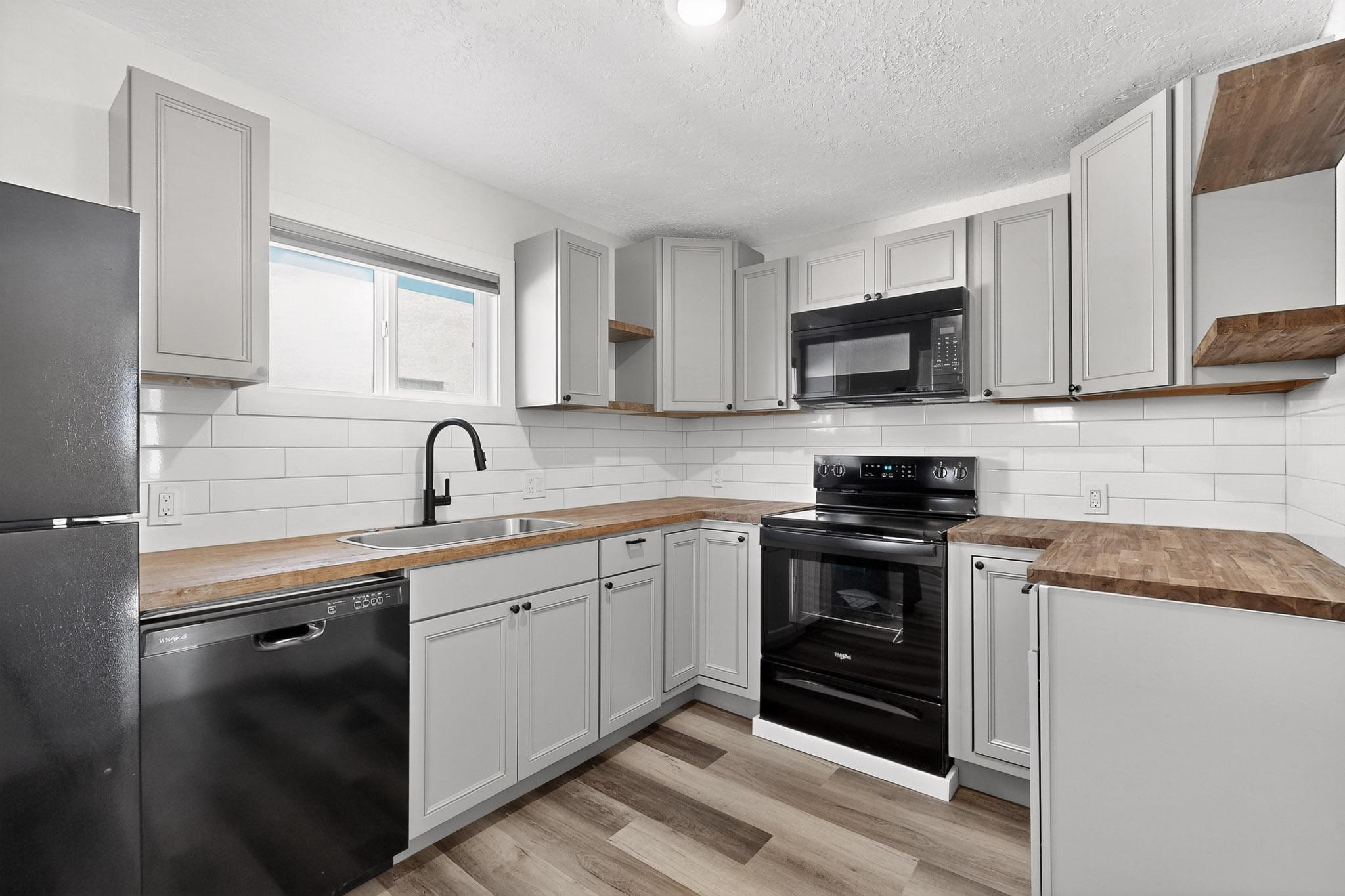 116 STANFORD Drive SE