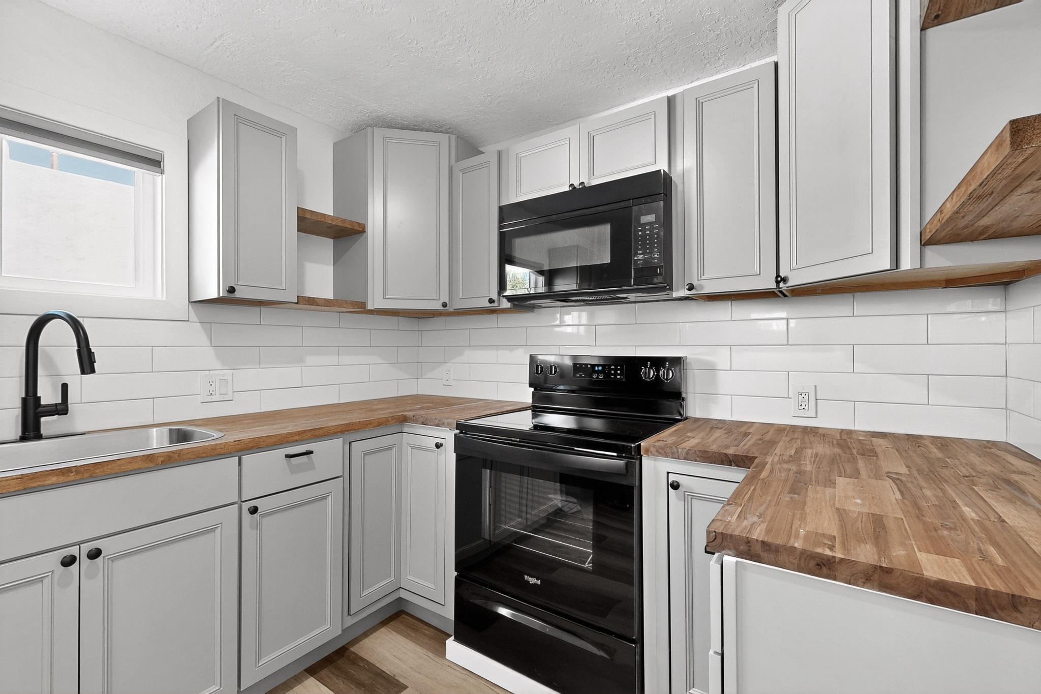 116 STANFORD Drive SE