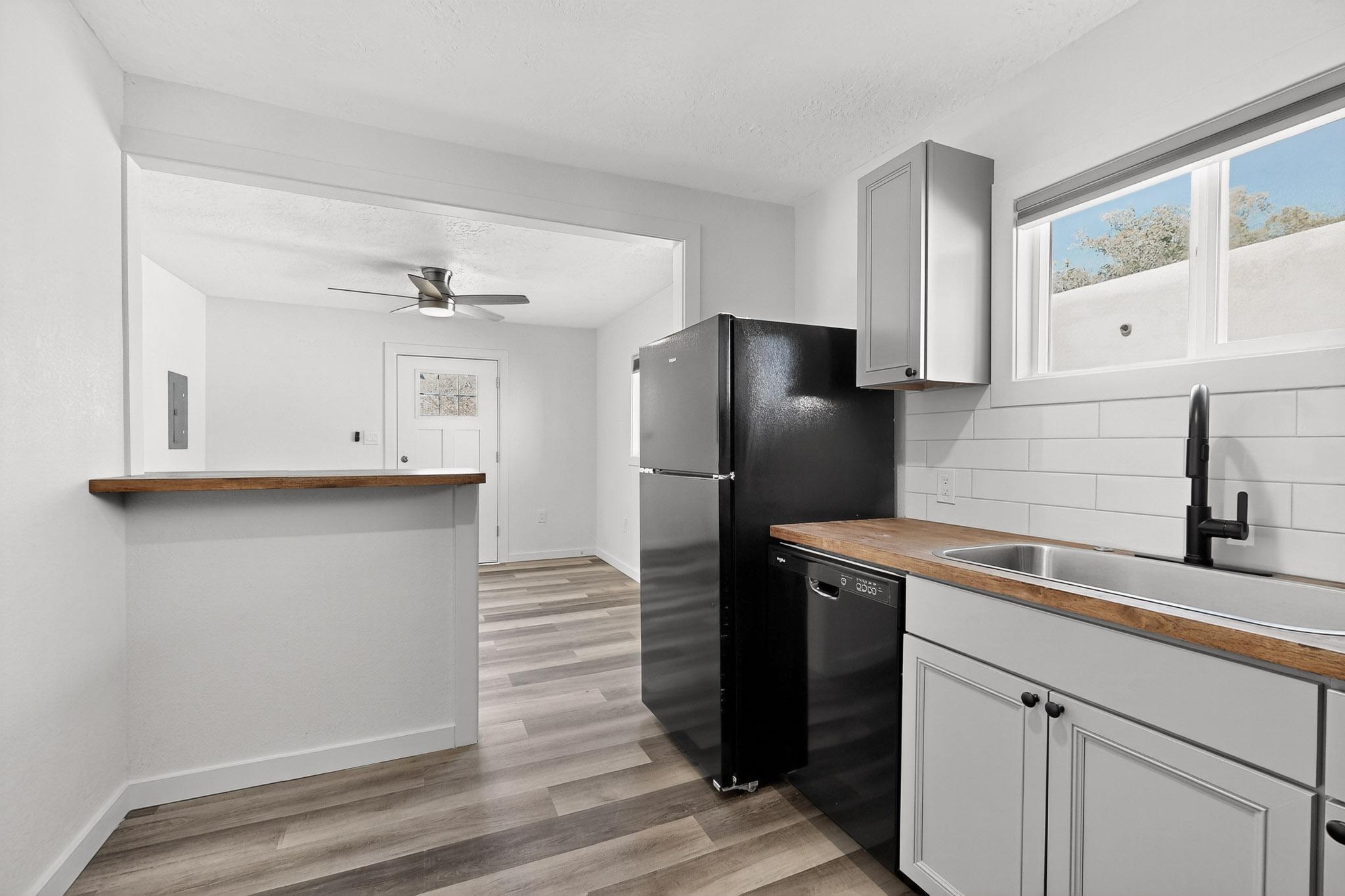 116 STANFORD Drive SE