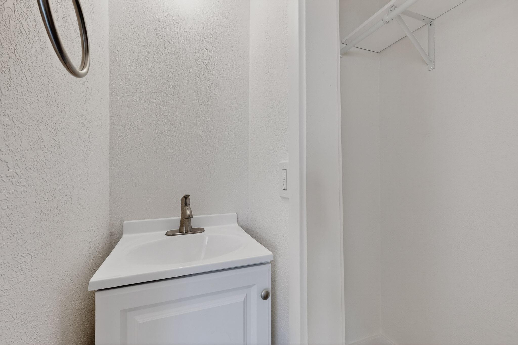 116 STANFORD Drive SE