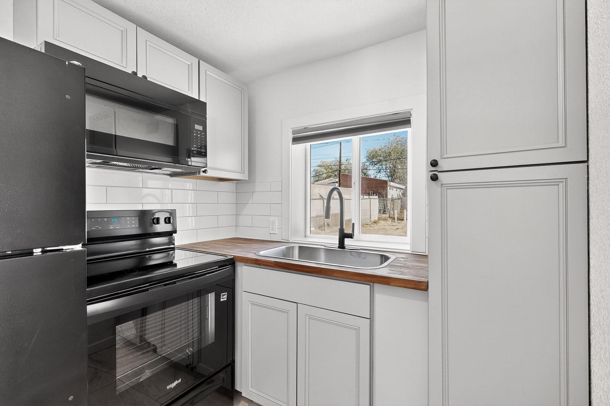 116 STANFORD Drive SE