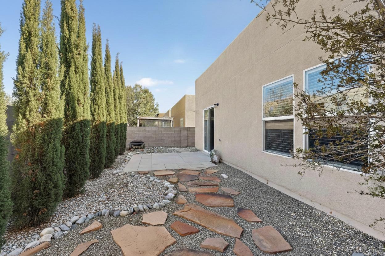 4225 High Mesa Road SE